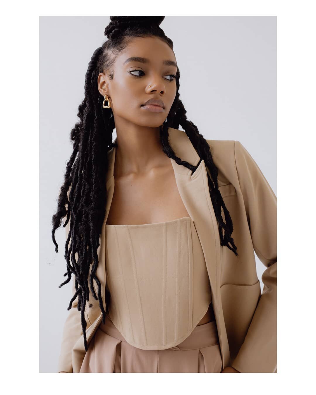 final and fave photo from the set ✨ @y2kccc @arraymodels
.
.
.
.
#fashionshooting #ukphotographer #blazerstyle #wardrobegoals #ootdinspiration #portraitphotography #fashioninspo #editorialfashionshoot