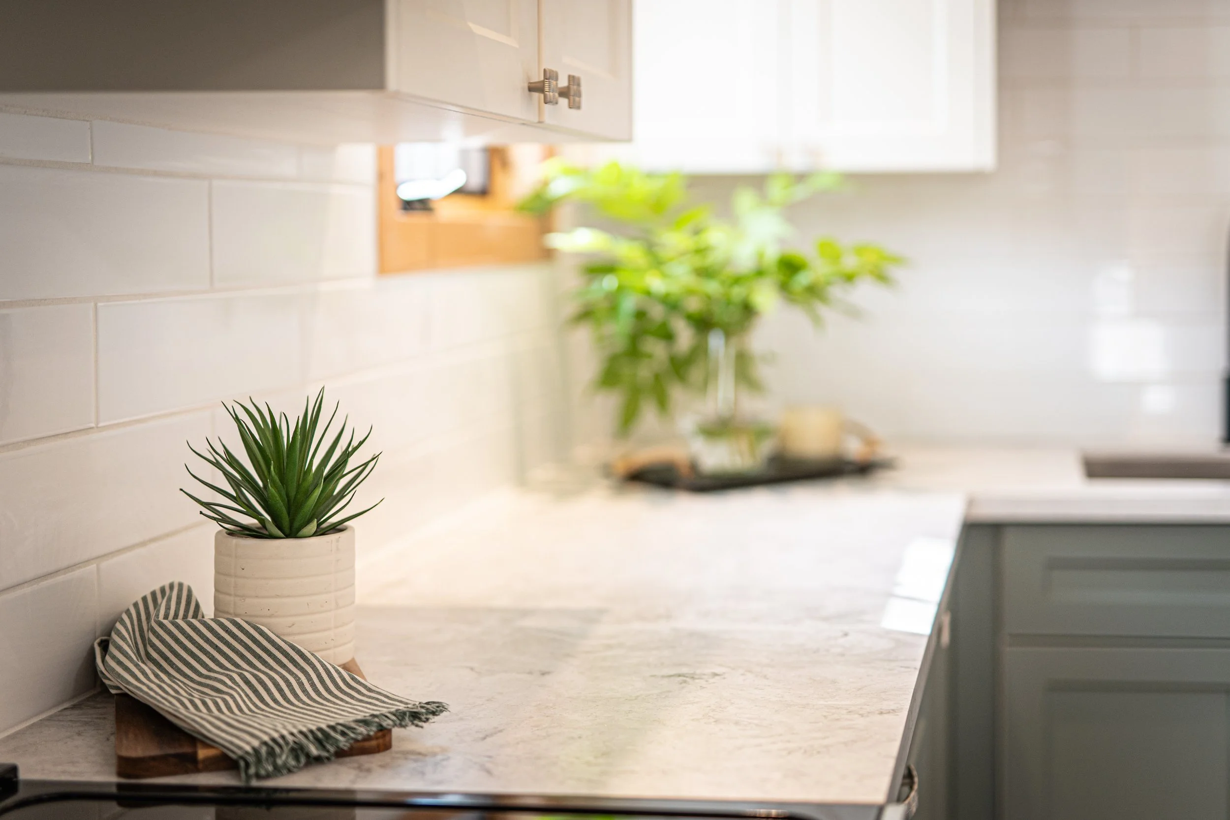 white_countertop_styling.jpg