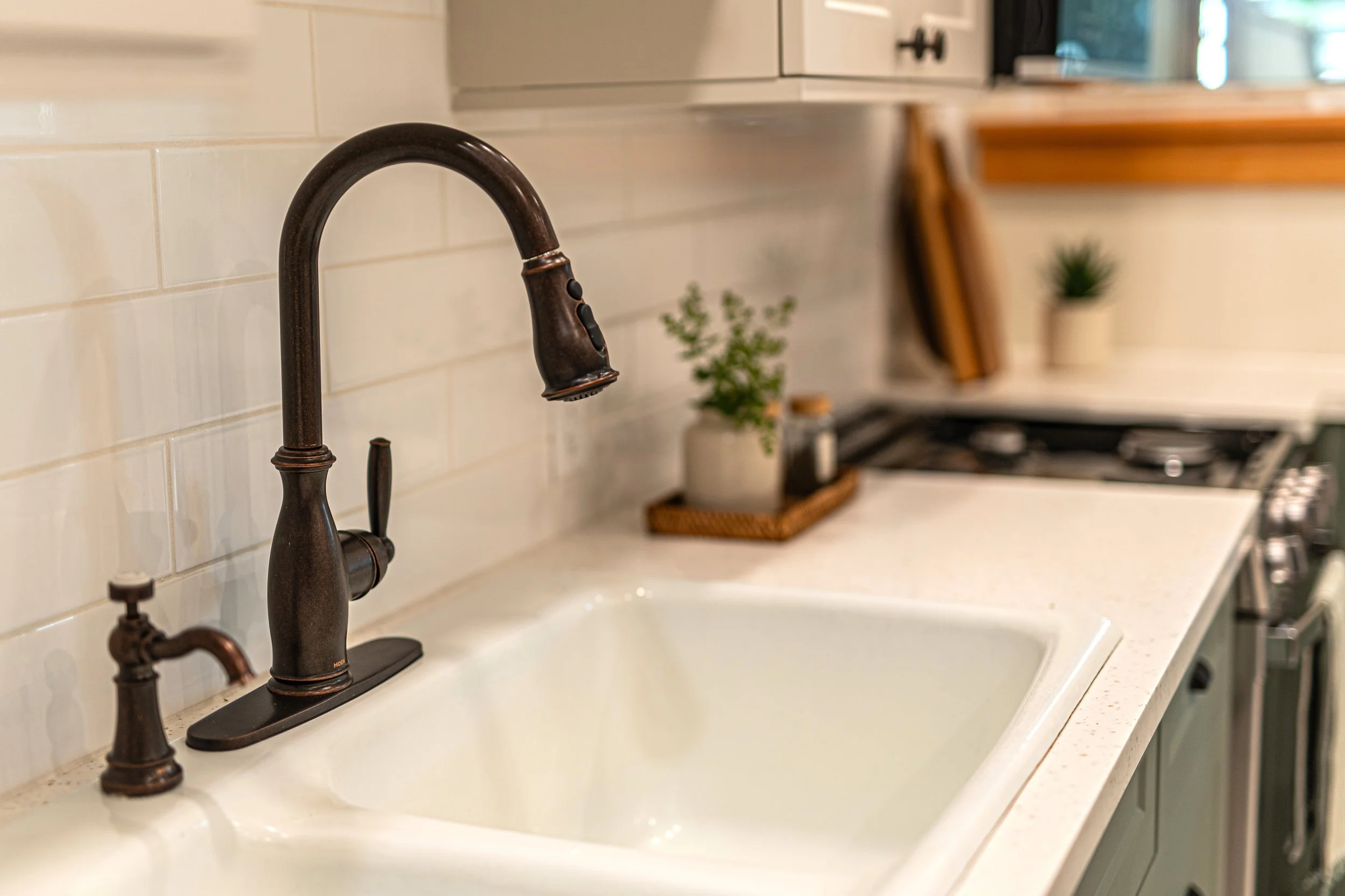 traditional_kitchen_faucet.jpg