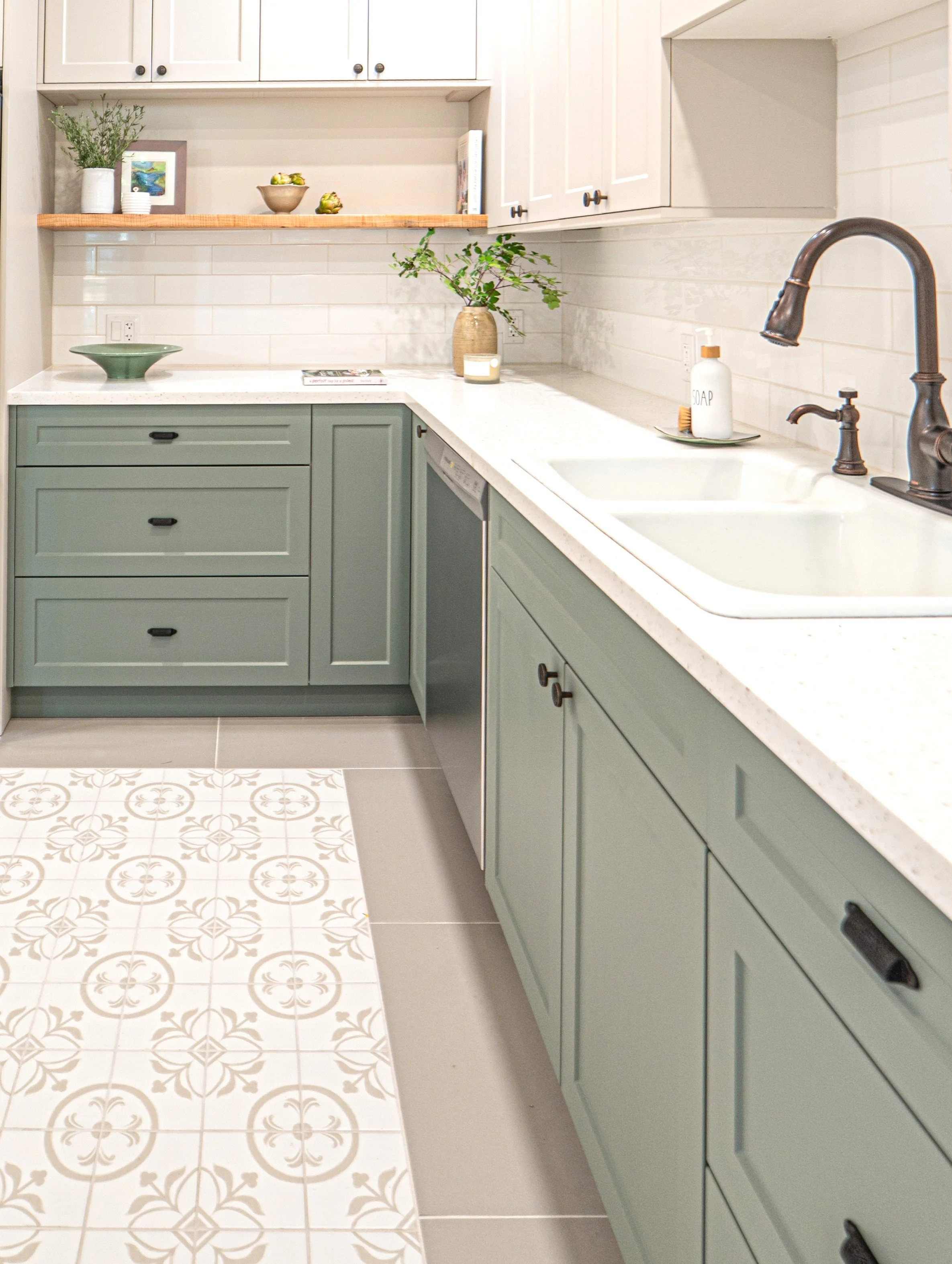 transitional_tilelfoor_kitchen.jpg