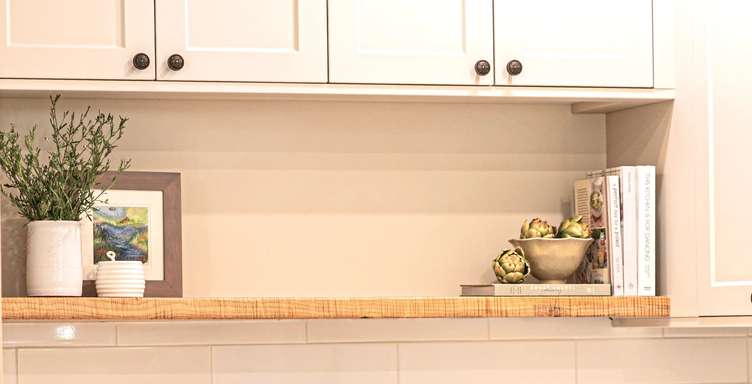 wooden_kitchen_shelf.jpg