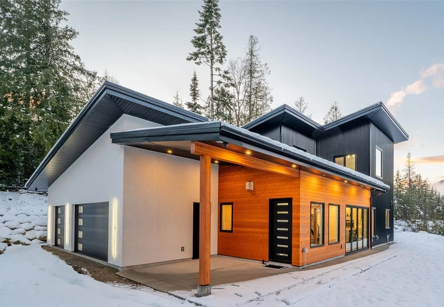 modern_black_kootenay_home.jpg