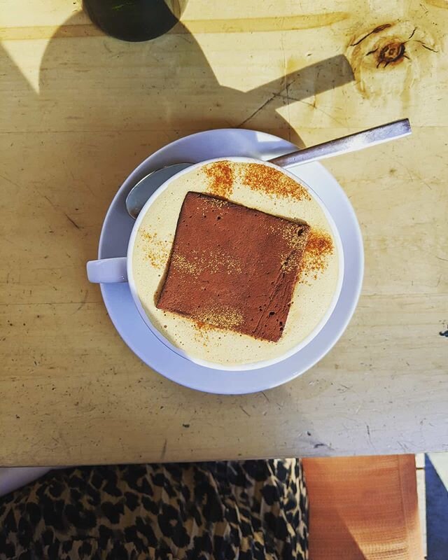 leaning real hard into this beachy winter sunshine
// turmeric, cinnamon, cayenne hot cocoa + a dark cocoa marshmallow #howiholiday