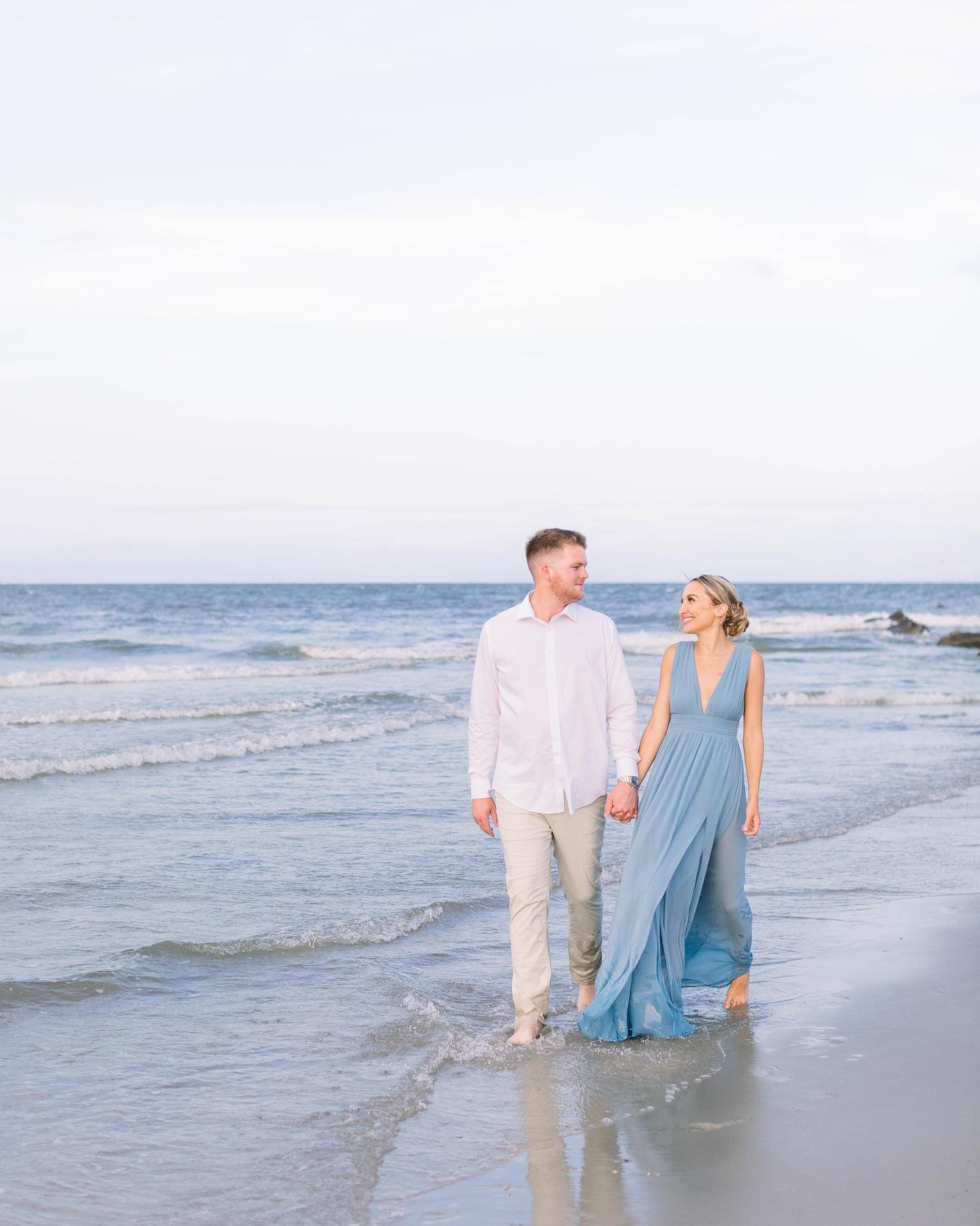 Summer is coming to a close &amp; fall is here but beach engagements will still be one of my favorite spots to shoot! 🥰
.
.
.

#photographer #charlottephotographer #charlottefamilyphotographer #charlotteweddingphotographer #photoshoot #familyphotogr