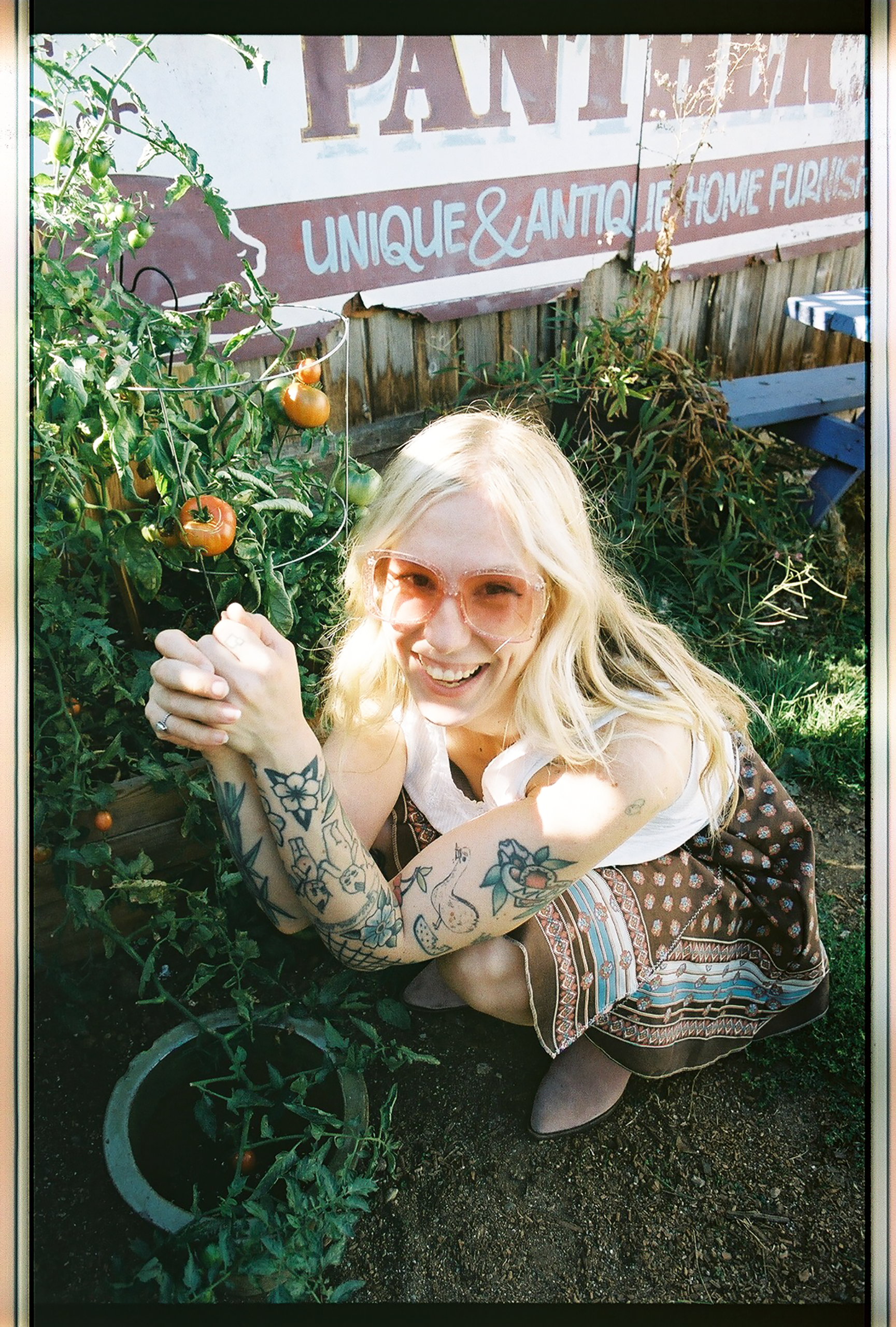 Peachesfilm_15.png