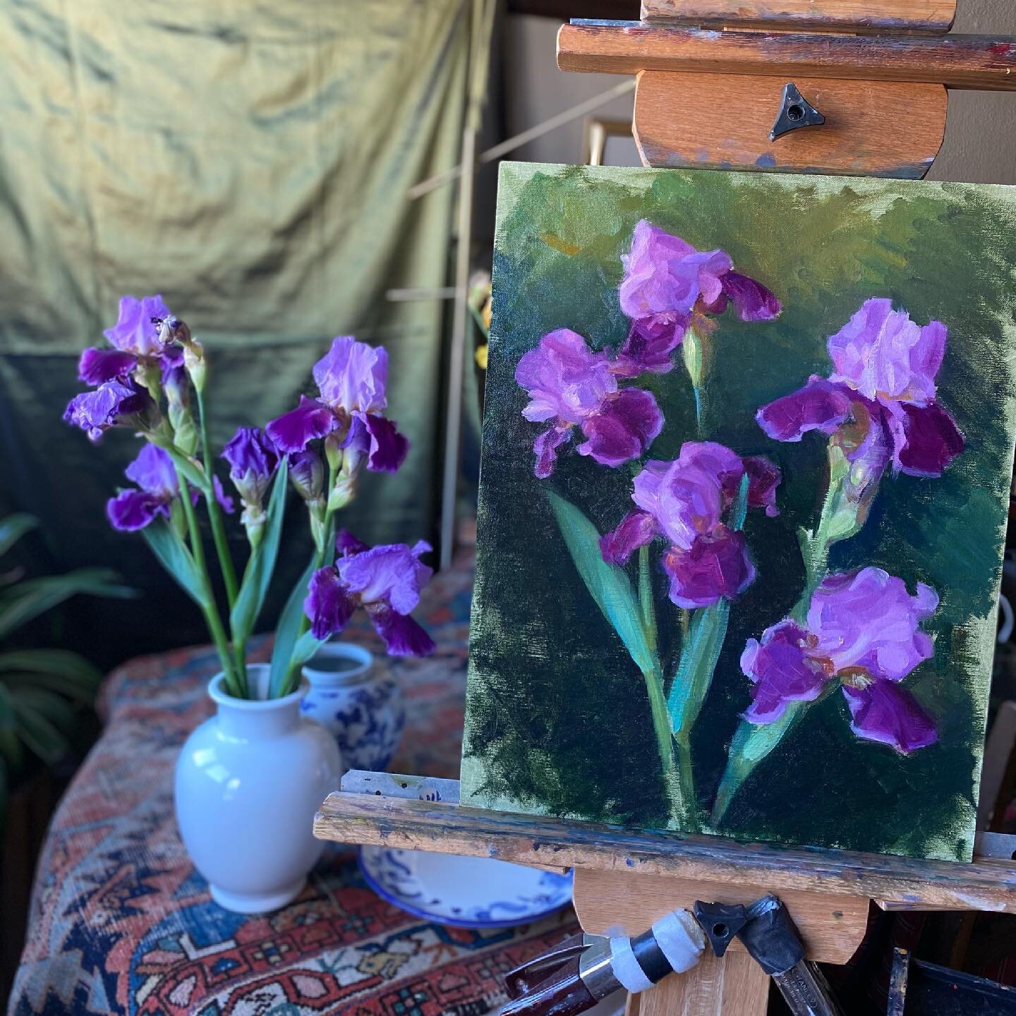 Still some work to do on this but working fast to finish this up this afternoon before all the blooms go bust! 😅😅

This and several other florals, still lifes, and figurative works will be part of my summer exhibition at the Pearson Lakes Art Cente