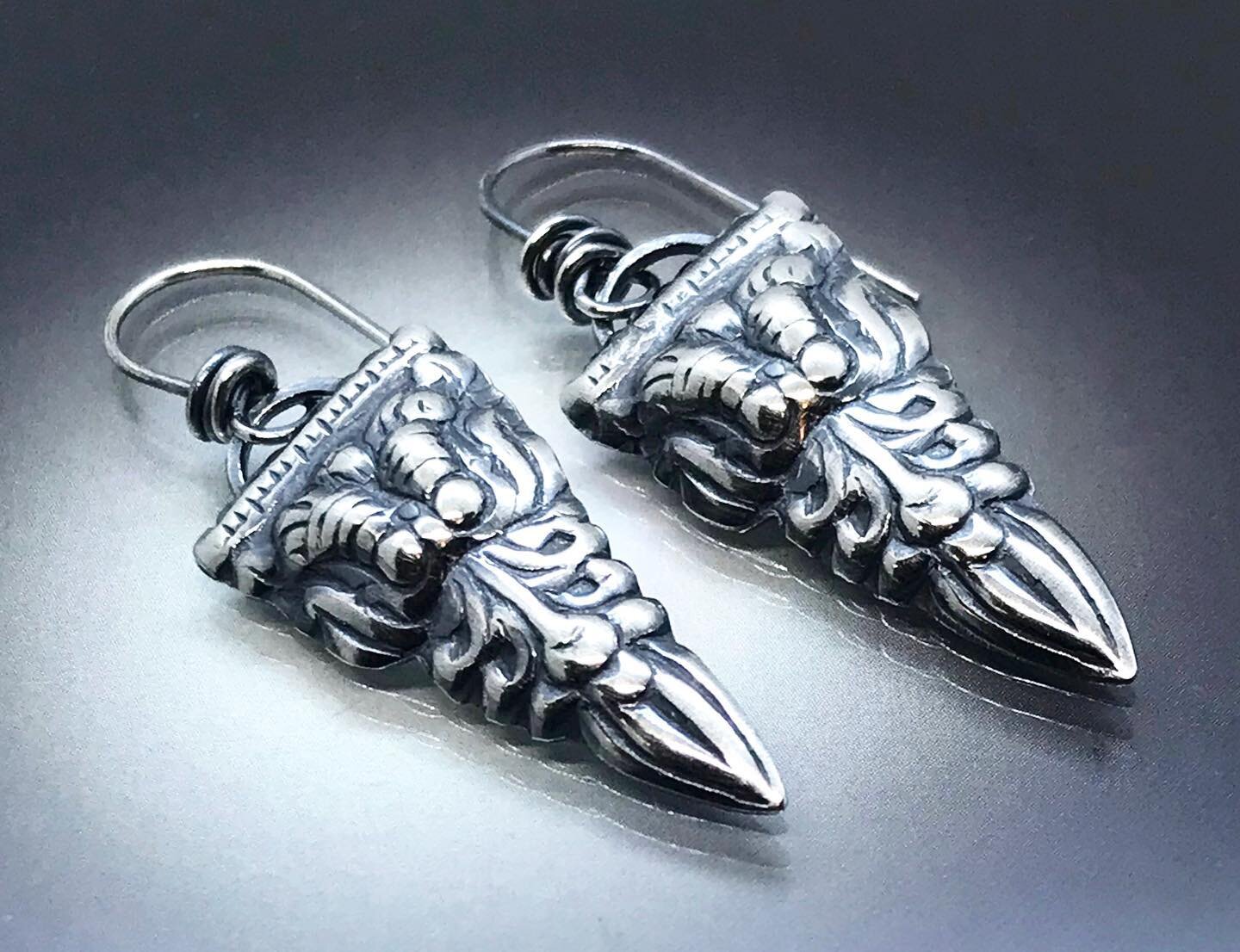 CB&amp;CO
.
Sterling silver raises detail dagger earrings. 
$76 
.
#handmade #MNmade #sterlingsilver #detailed #riojeweler