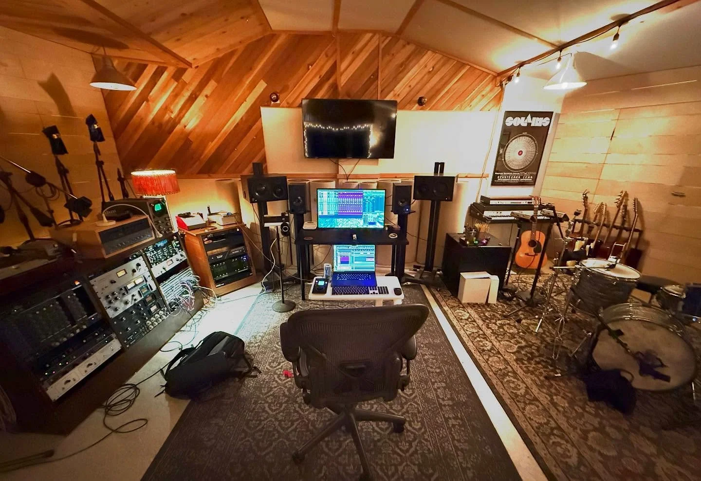 A few news items :  scenicburrows.com is now up so take a spin. Gear update : although some of the Neves are getting a make-over, we just added 8 more channels of A/D Burl so 24 channels which is rad.  DM for a visit or bookings