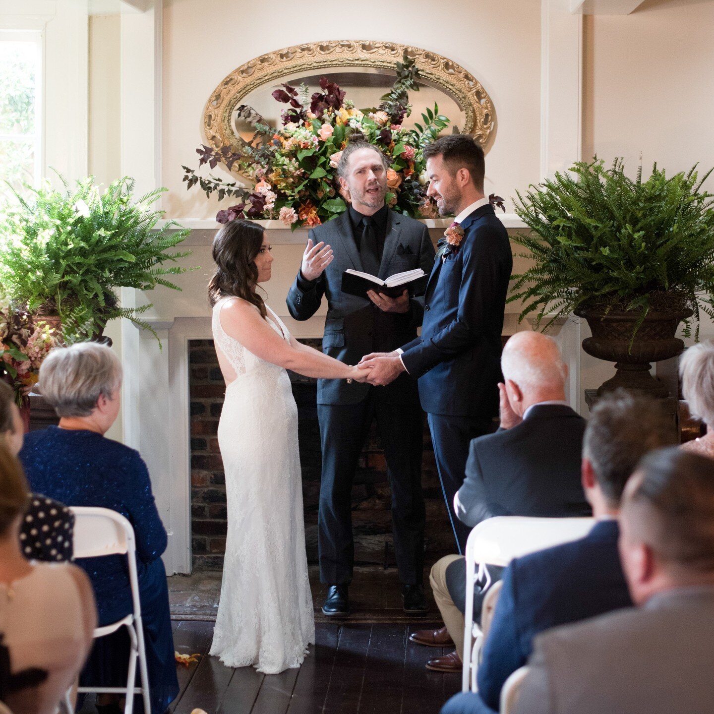 Thinking of eloping? We have just the space! The Cool Springs House offers many options for intimate wedding in every season. 
.
.
.
#photography @emlyjeanrosserphotography 

#nashville #wedding #elope #isaidyes #engaged #nashvilleweddng #elopementna