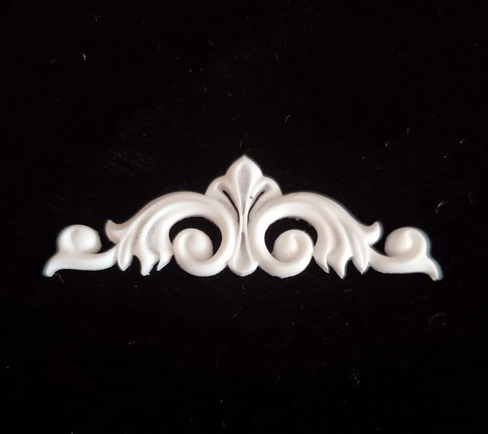 Tiara Scroll
