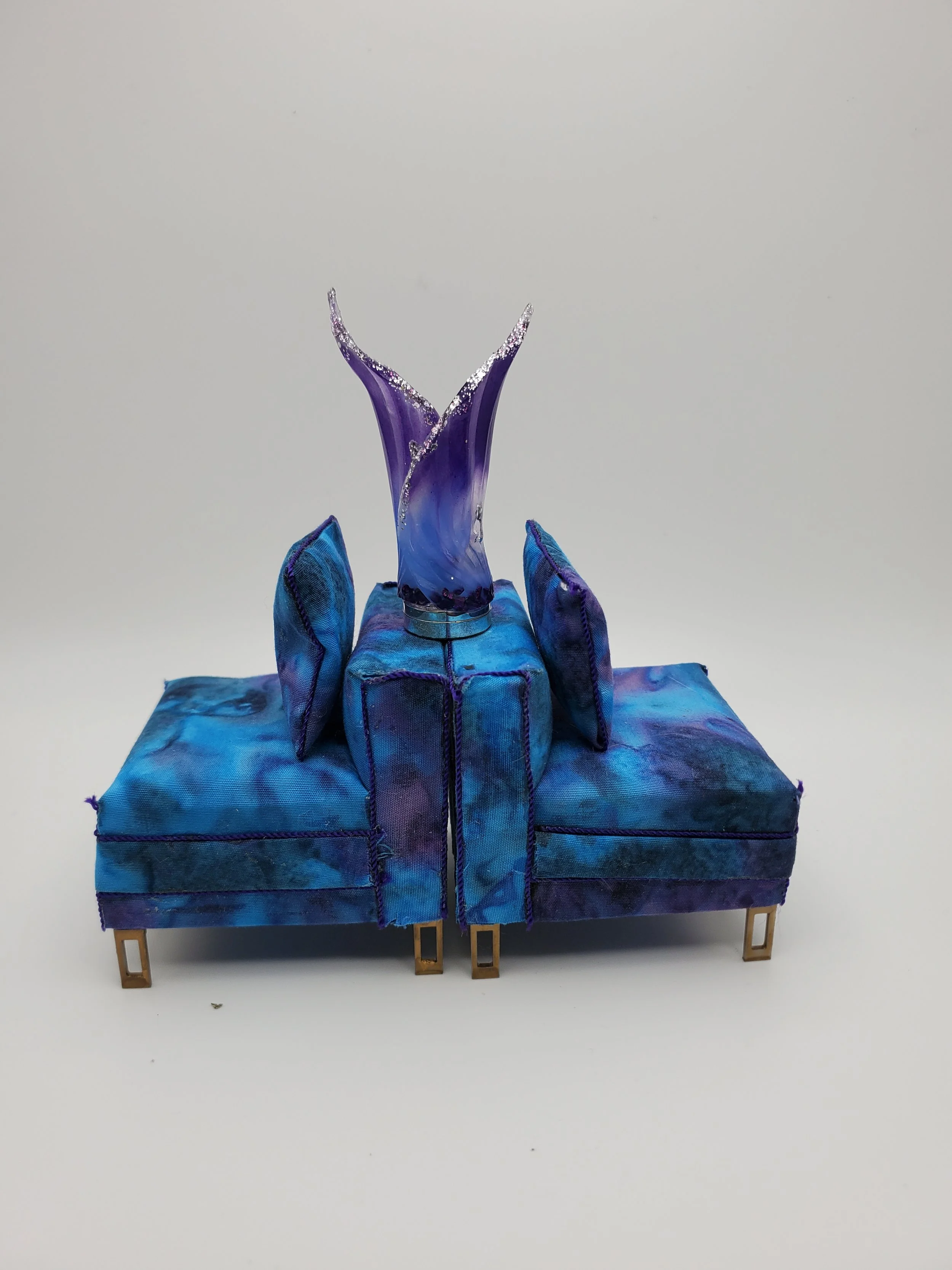 dark blue tie dye seat