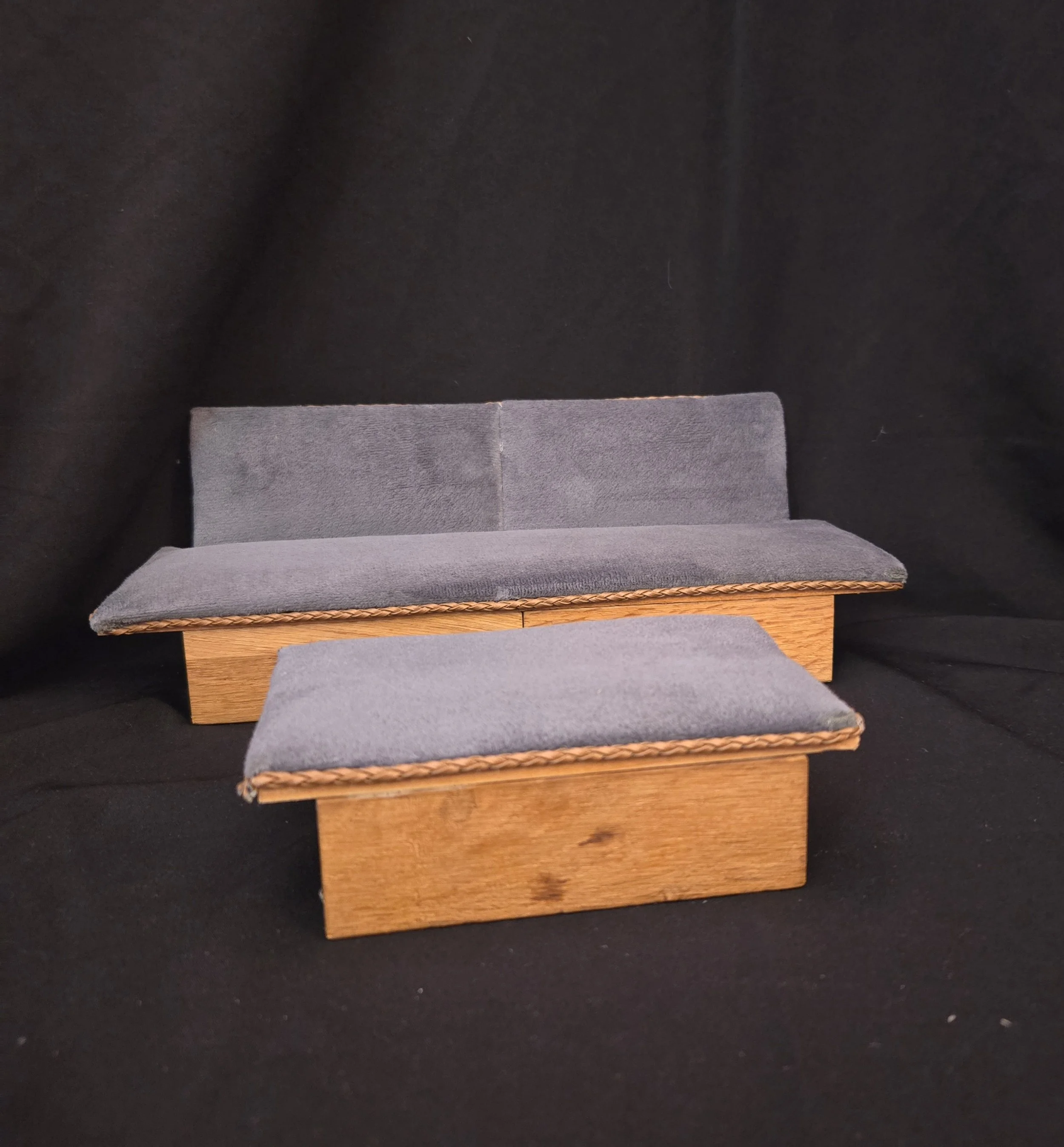 Gray futon