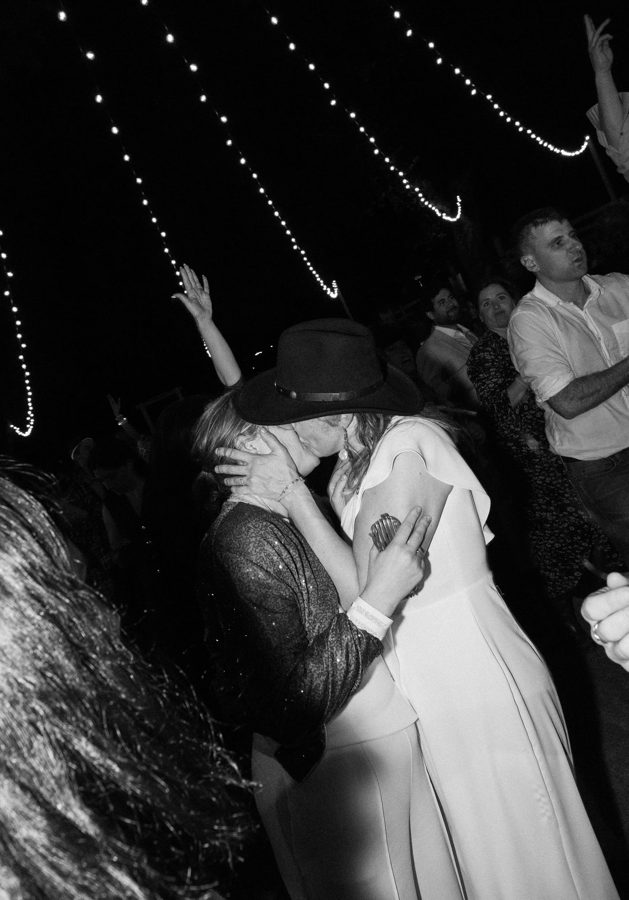 GinnyEmily_WeddingPreviews164.JPG