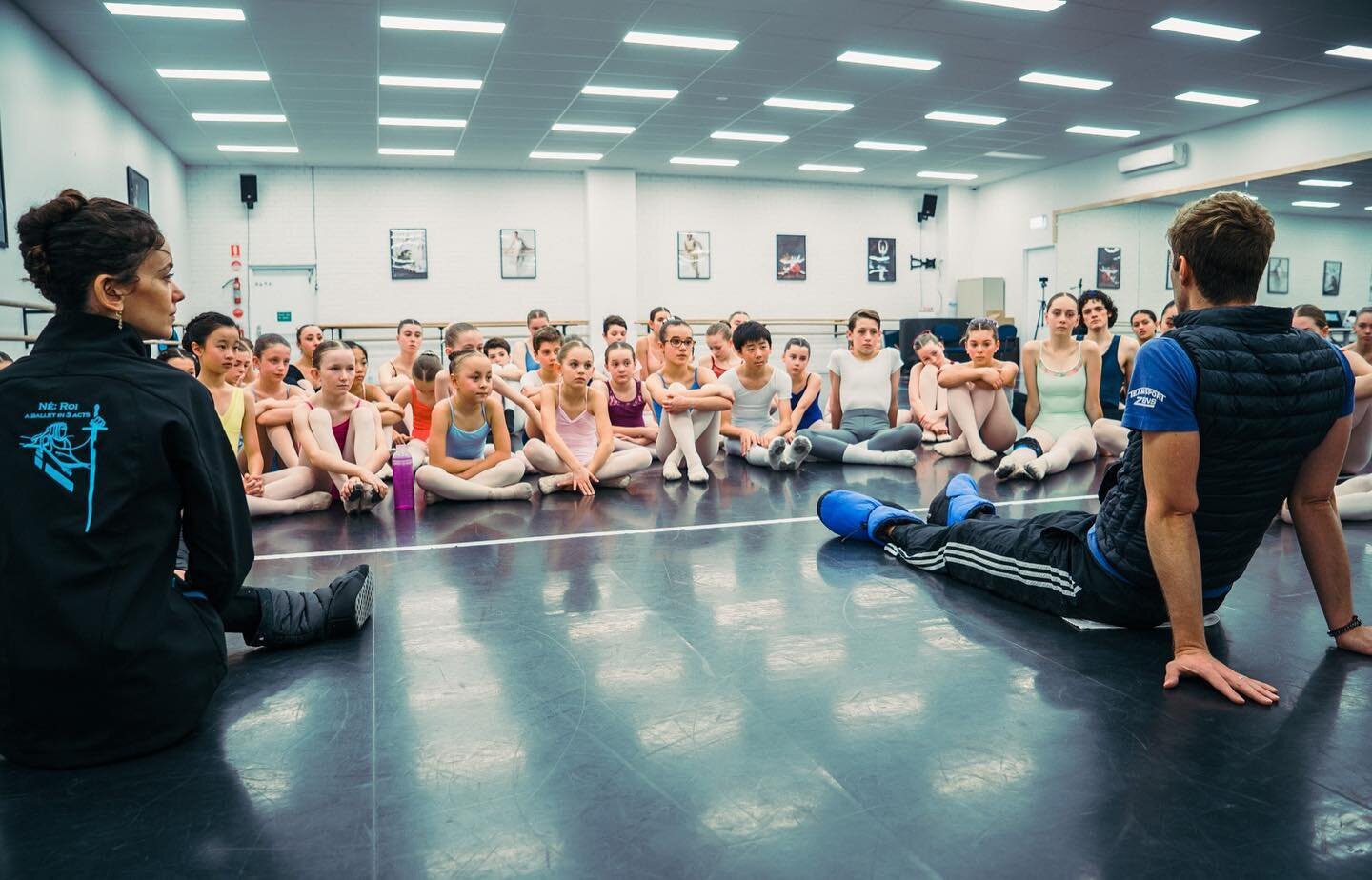 MFAB educational system is based on an integrated curriculum. Our departments of Dance, Music, Drama, Visual Arts, Scholarly Arts, Technical Arts and Theater Craft work together so the students develop a broad understanding of all aspects of material