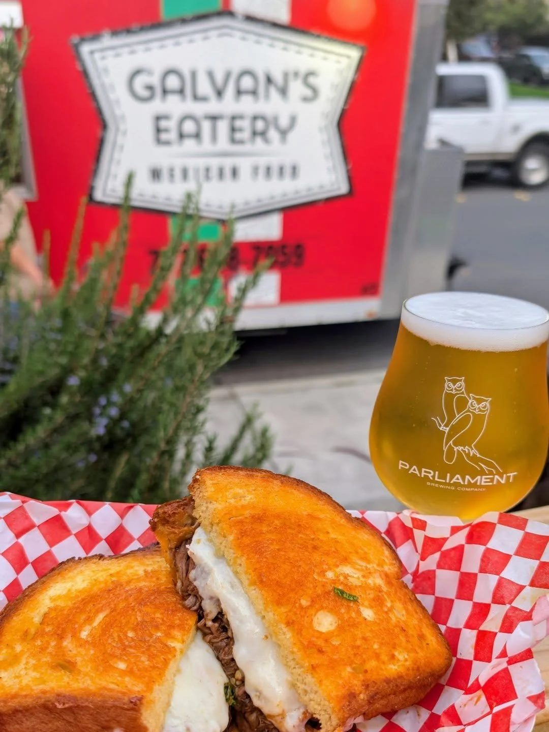 friday's beer starts flowing at noon and @galvanseatery at 3:30pm

another work week done, weather is also cooperating this week, &amp; we have some of sonoma counties' best beer and food ready for you.

green balloon west coast double ipa has been h