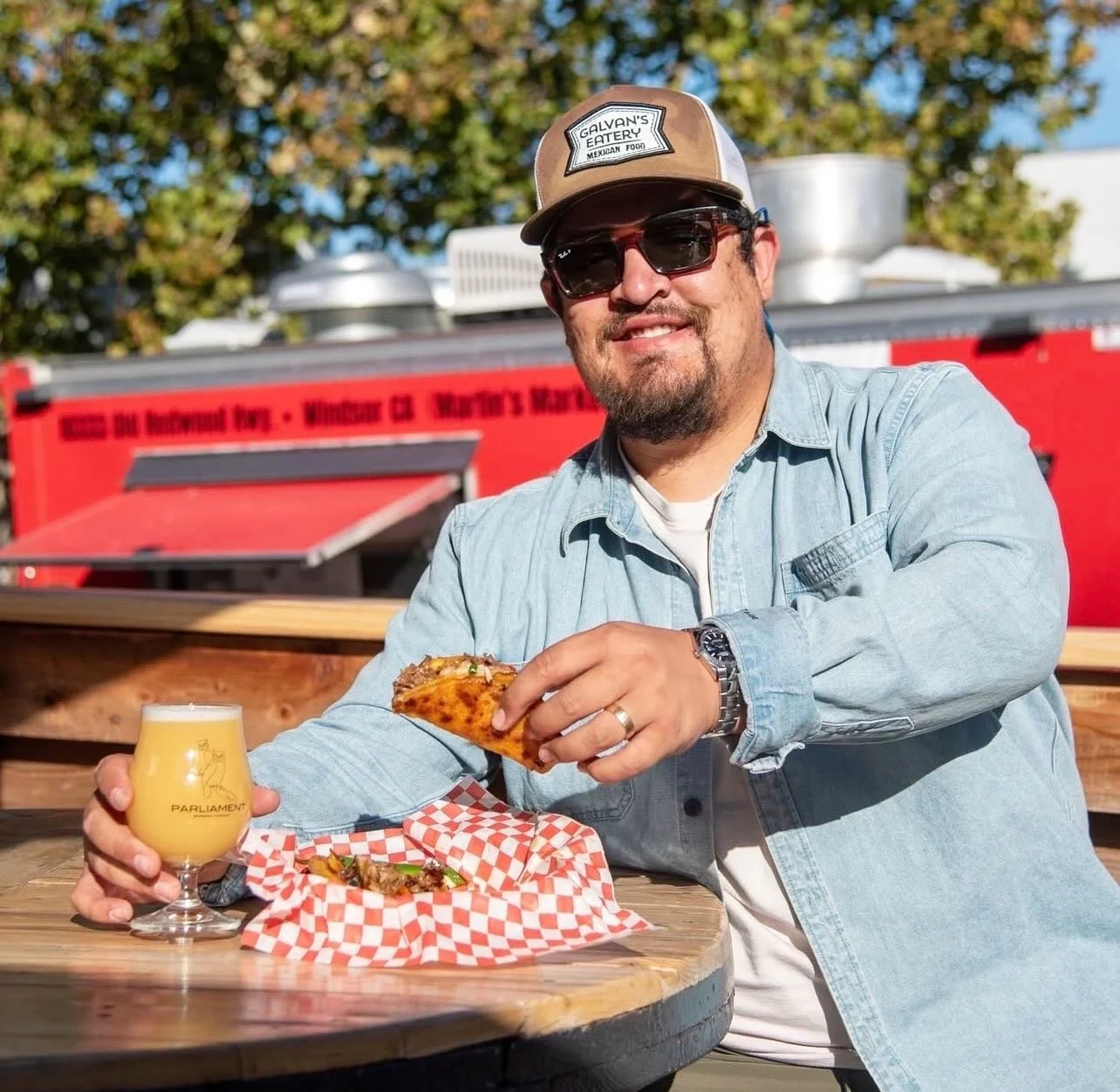 life is all about balance... like balancing a taco in one hand &amp; beer in the other 🌮🍺

stop by the taproom this afternoon or tonight for some @galvanseatery and plenty of fresh beer. they&rsquo;ve got all different types of tacos, burritos, bir