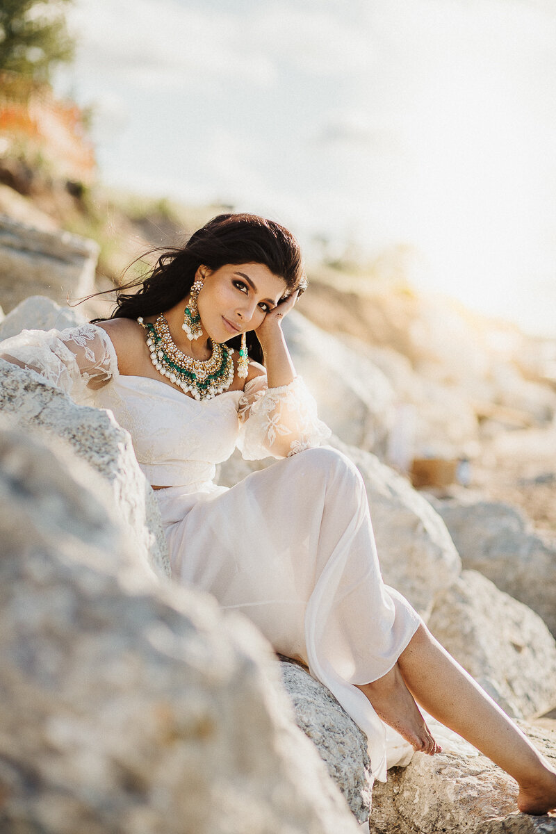  Beautiful Indian-fusion styled bride for this bridal session on the shores of Lake Michigan. Midwest wedding photographer Kindred + Co Indian-fusion styled bridal session Northern Indiana wedding photographer Ogden Dunes Chesterton bridal photograph