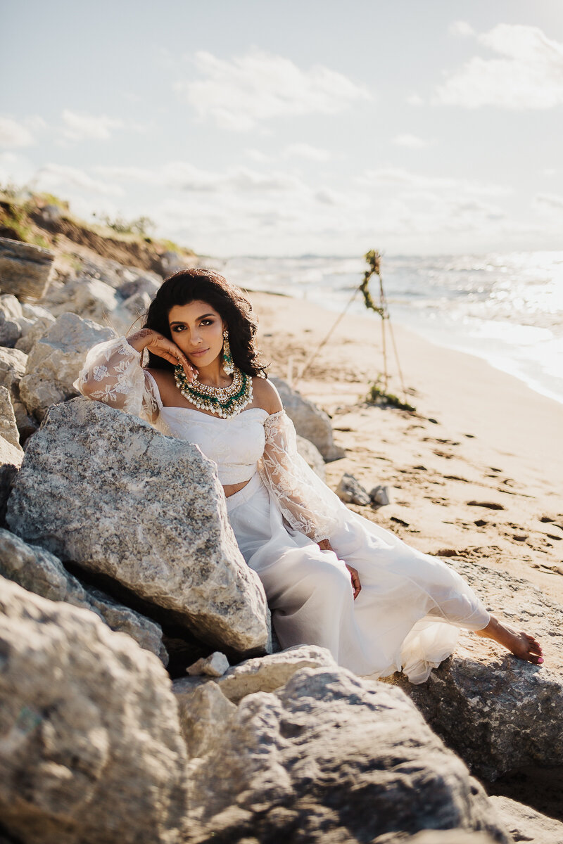  Lovely bohemian bride styled in Indian-fusion for this bridal session on the shores of Lake Michigan. Midwest wedding photographer Kindred + Co Indian-fusion styled bridal session Northern Indiana wedding photographer Ogden Dunes Chesterton bridal p