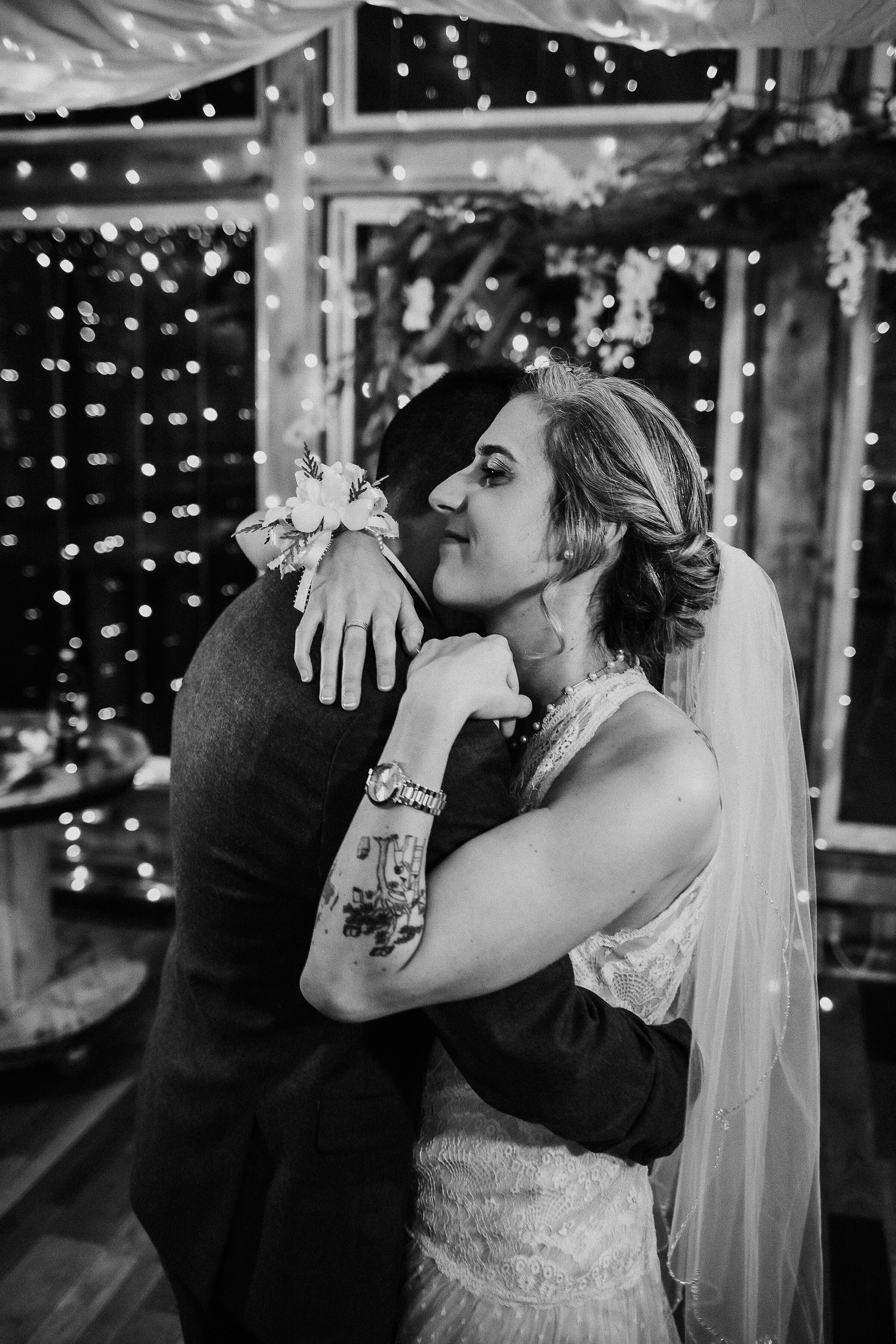  String lights, starry sky and slow dancing captured by Kindred + Co. Photography make for a romantic treehouse elopement in Colombus, Ohio. lace wedding dress, gray tweed wedding suit, bohemian bride, natural wedding makeup , wedding corsage, slow d