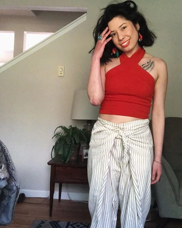 I&rsquo;ve been dreaming of beach days that lead into warm summer nights so I put on something reminiscent of. The only thing I&rsquo;m missing is a pi&ntilde;a colada 🍹 (and the actual beach) .

I found this halter top in a free bag of used clothes