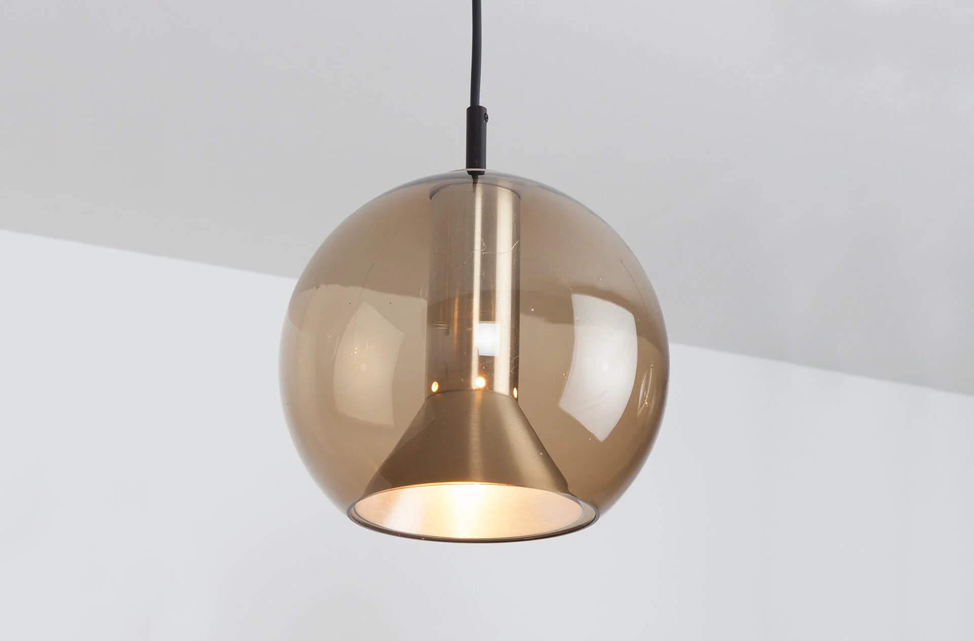 Globe (B-1040.20) smoked glass by Frank Ligtelijn