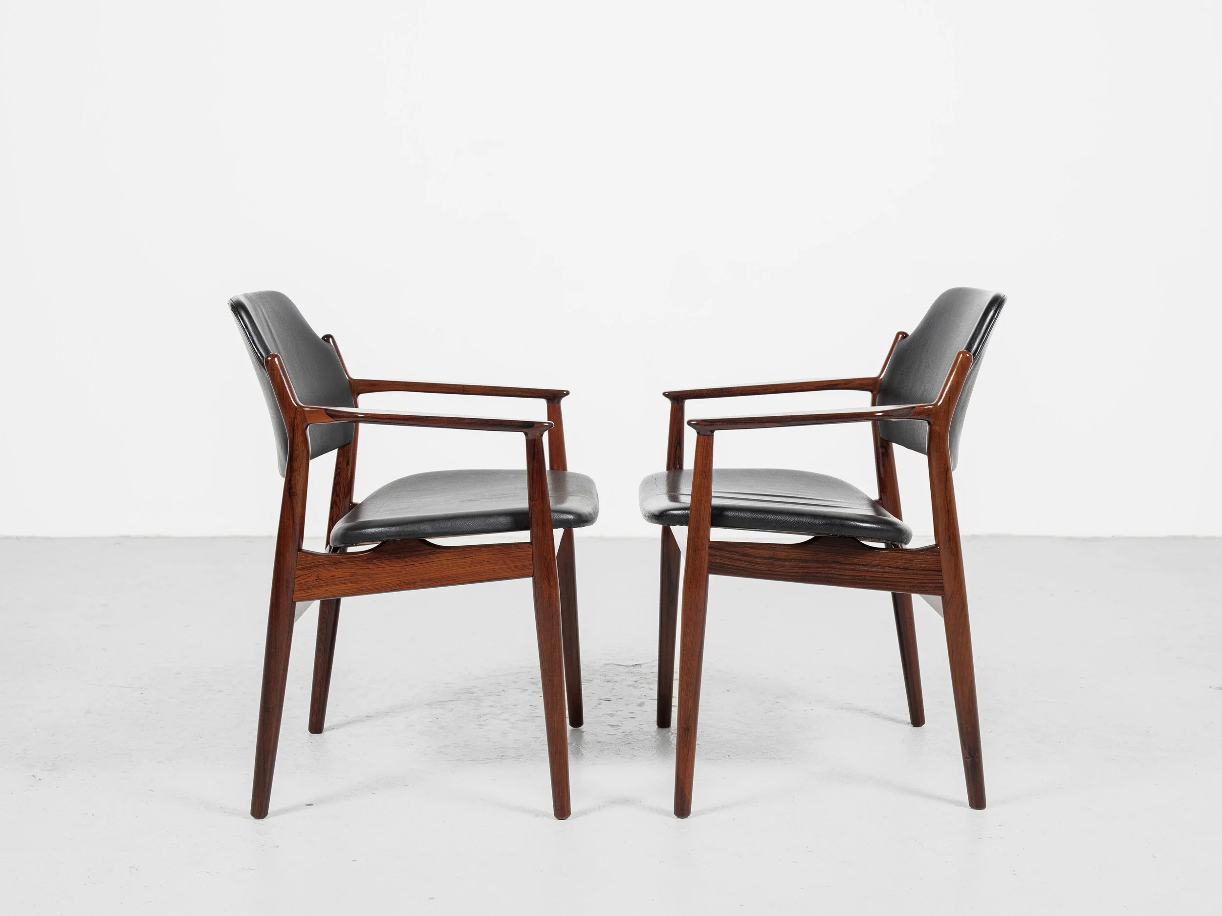 Midcentury Danish pair of chairs 62A in rosewood and leather by 