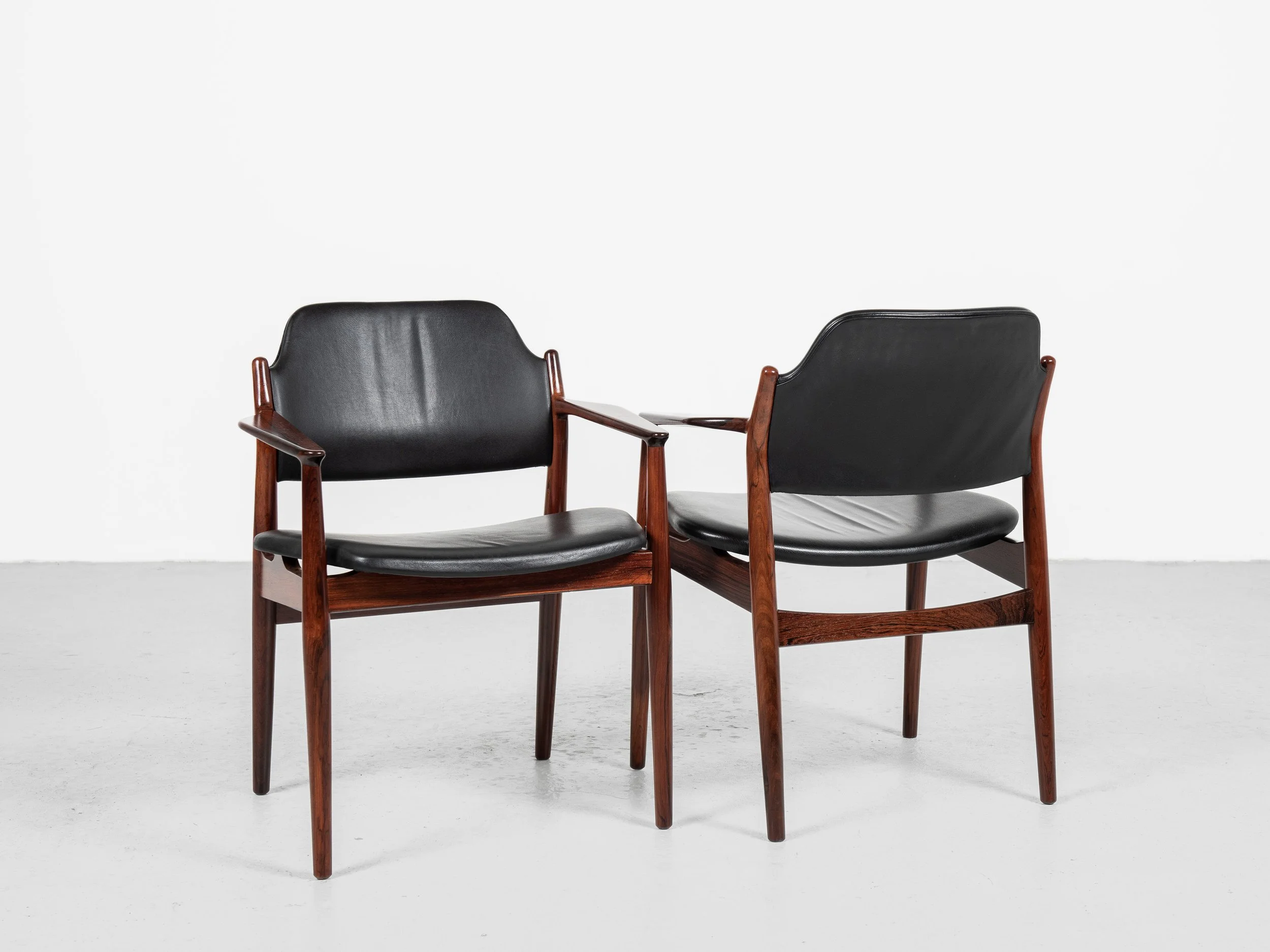 Midcentury Danish pair of chairs 62A in rosewood and leather by 