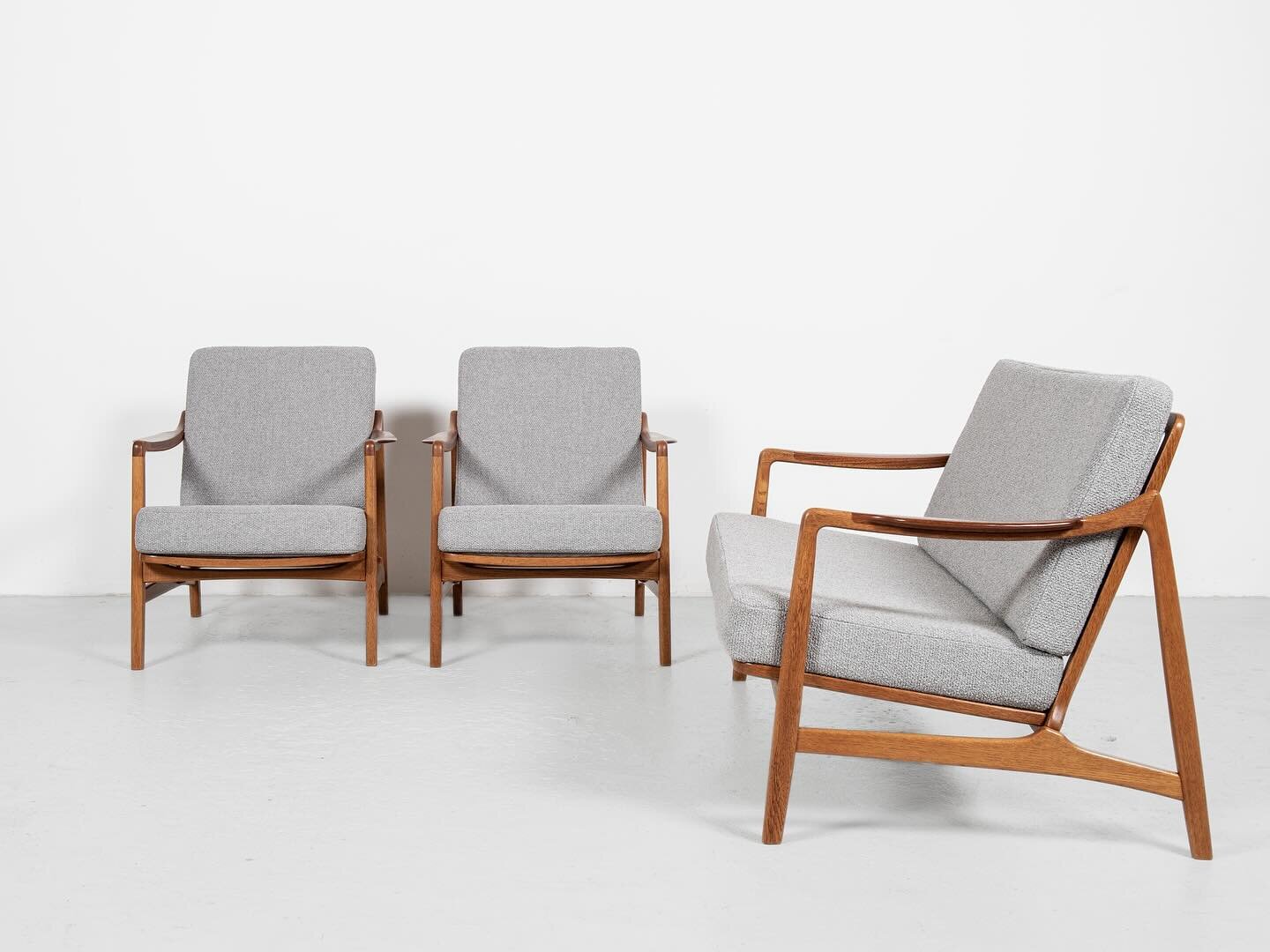 Midcentury Danish sofa set in oak and teak by Tove &amp; Edvard Kindt-Larsen for France &amp; Daverkosen - with new fabric #m&oslash;belfabrik #toveedvardkindtlarsen #francedaverkosen #midcenturymodern #midcenturydanishfurniture