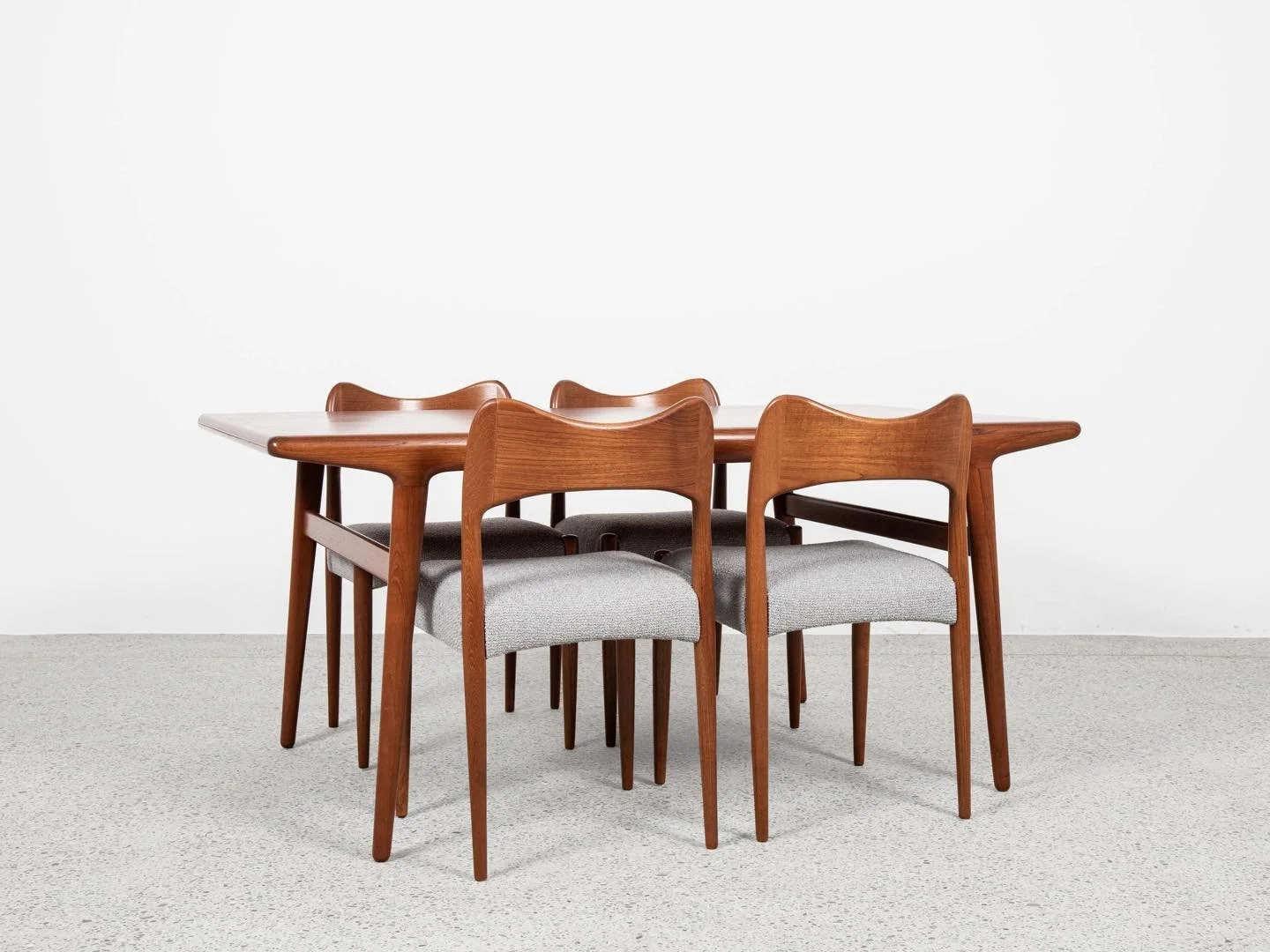 Midcentury extendable Danish dining table in teak by Niels Otto M&oslash;ller for J.L. M&oslash;llers M&oslash;belfabrik 1960s

Contact us for more information!

You can visit us by appointment or shop online. Do not hesitate to contact us by email o
