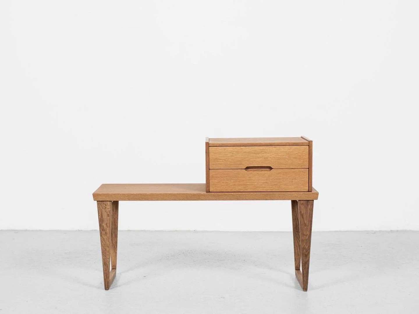 Midcentury Danish bench and container in oak by Aksel Kjersgaard 1960s

This bench and container are designed by Kai Kristiansen and manufactured by Aksel Kjersgaard in Denmark in the 1960s. This is a top piece! The perfect combination for your hallw