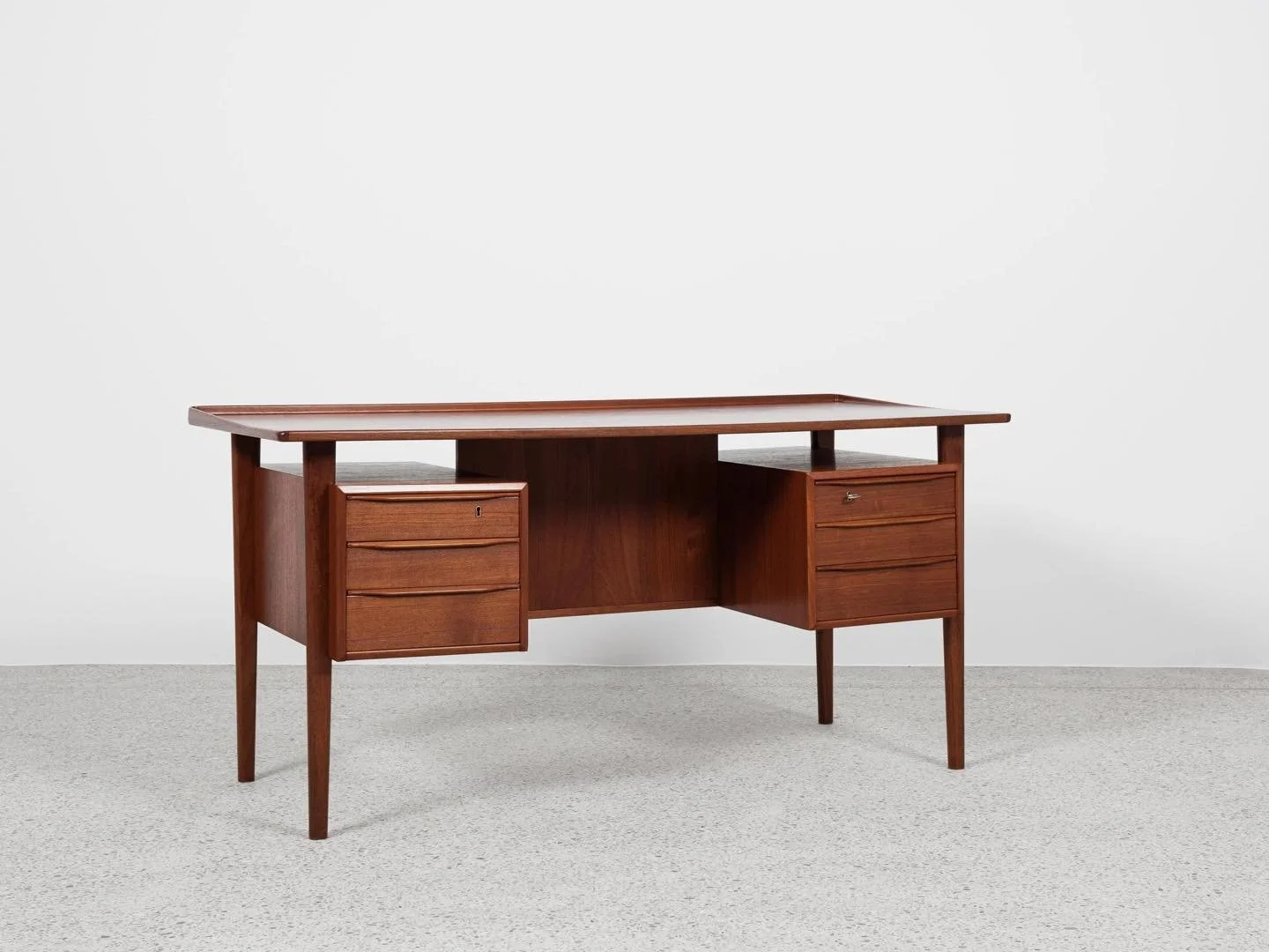 Midcentury Danish desk in teak by Peter L&oslash;vig Nielsen - 1968

This desk is designed and manufactured by Peter L&oslash;vig Nielsen in Denmark in 1968. There is a logo and a year stamp. This desk shows very good quality and manufacturing techni