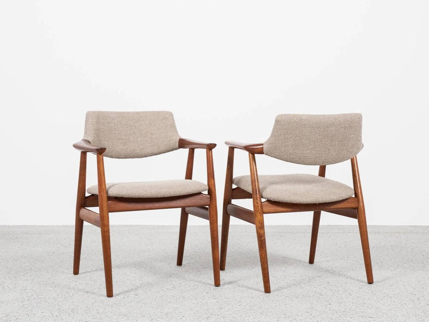 Midcentury Danish pair of chairs in teak by Erik Kirkegaard for Glostrup 1960s

This pair of chairs with armrests is designed by Erik Kirkegaard and manufactured by Glostrup in Denmark in the 1960s. There is a logo by the manufacturer under the seat.