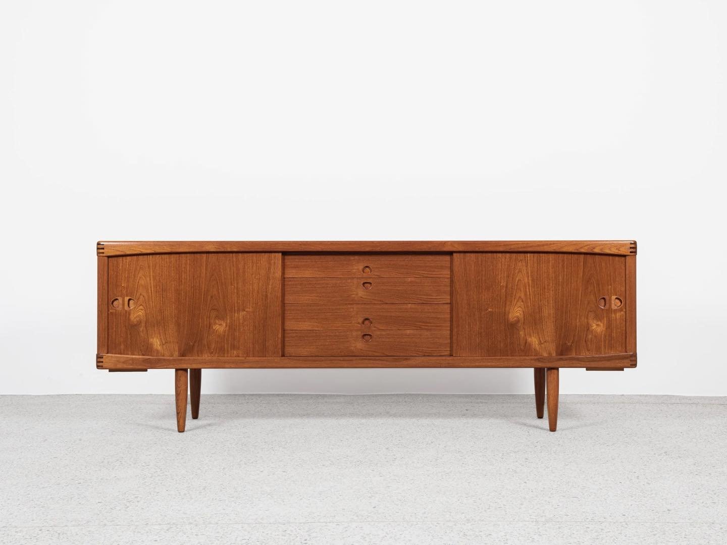 Midcentury Danish sideboard in teak by HW Klein for Bramin 1960s - with the 3 stripes

This sideboard is designed by HW Klein and manufactured by Bramin in Denmark in the 1960s. There is a logo by the manufacturer in the back. This piece of furniture