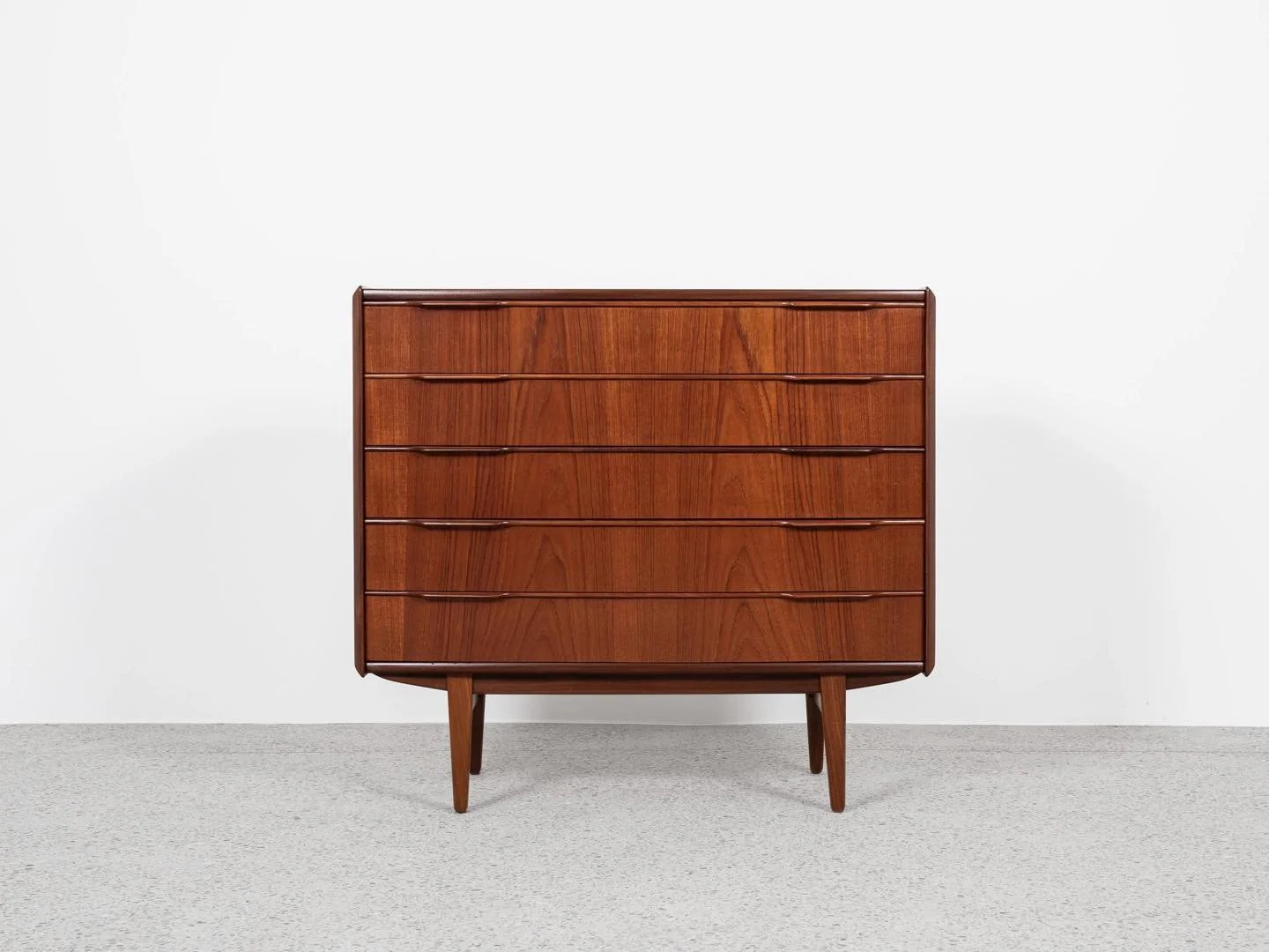Midcentury Danish wider chest of 5 drawers in teak 1960s

This wider chest of 5 drawers is made in Denmark in the 1960s. The chest shows good quality manufacturing methods and materials. There are very beautiful drawings in the wood. In the front the