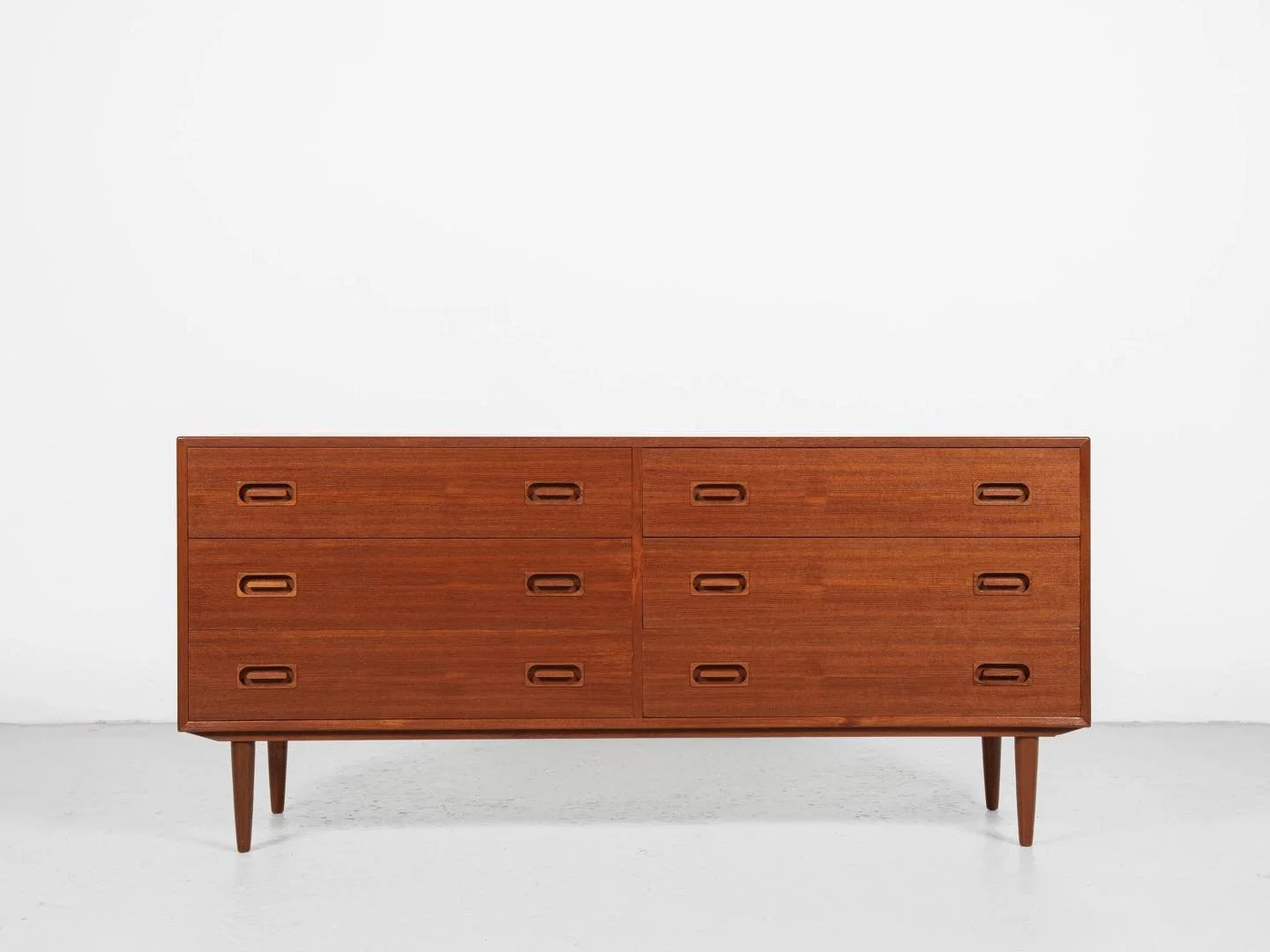 Midcentury Danish sideboard with 6 drawers in teak by Dyrlund 1960s

This sideboard is manufactured by Dyrlund in Denmark in the 1960s. There is a label by the manufacturer inside. The sideboard is a good example of high quality materials and manufac