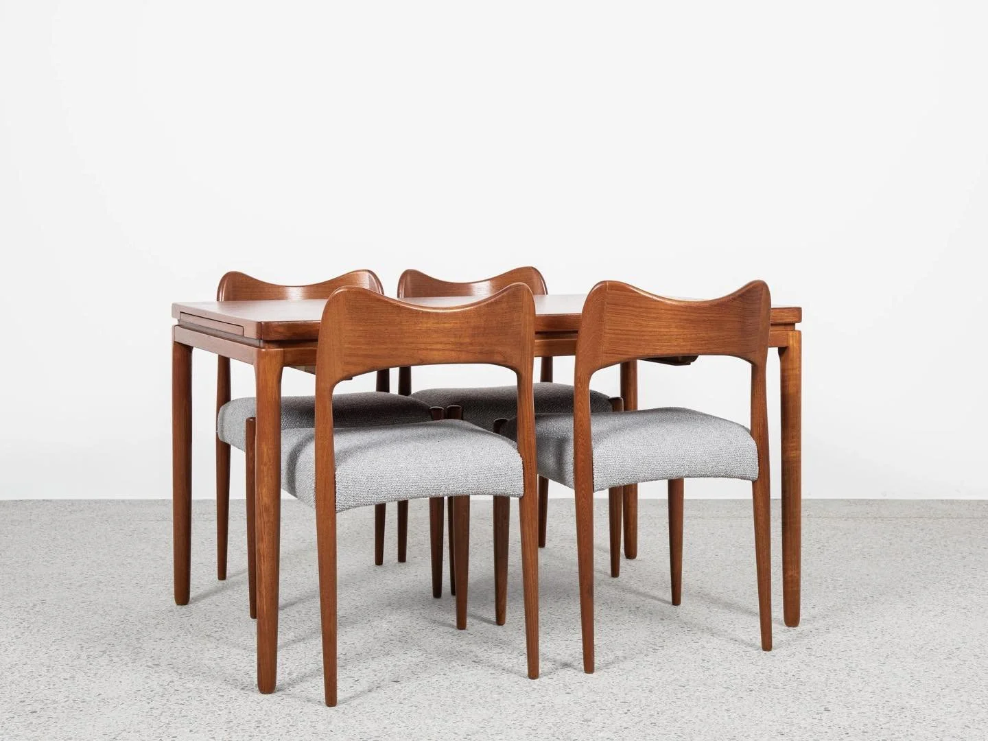 Midcentury Danish smaller dining table in teak by Christian Linneberg 1960s

This beautiful dining table is manufactured by Christian Linneberg in Denmark in the 1960s. Mostly the table is considered to be designed by Johannes Andersen. it is a known
