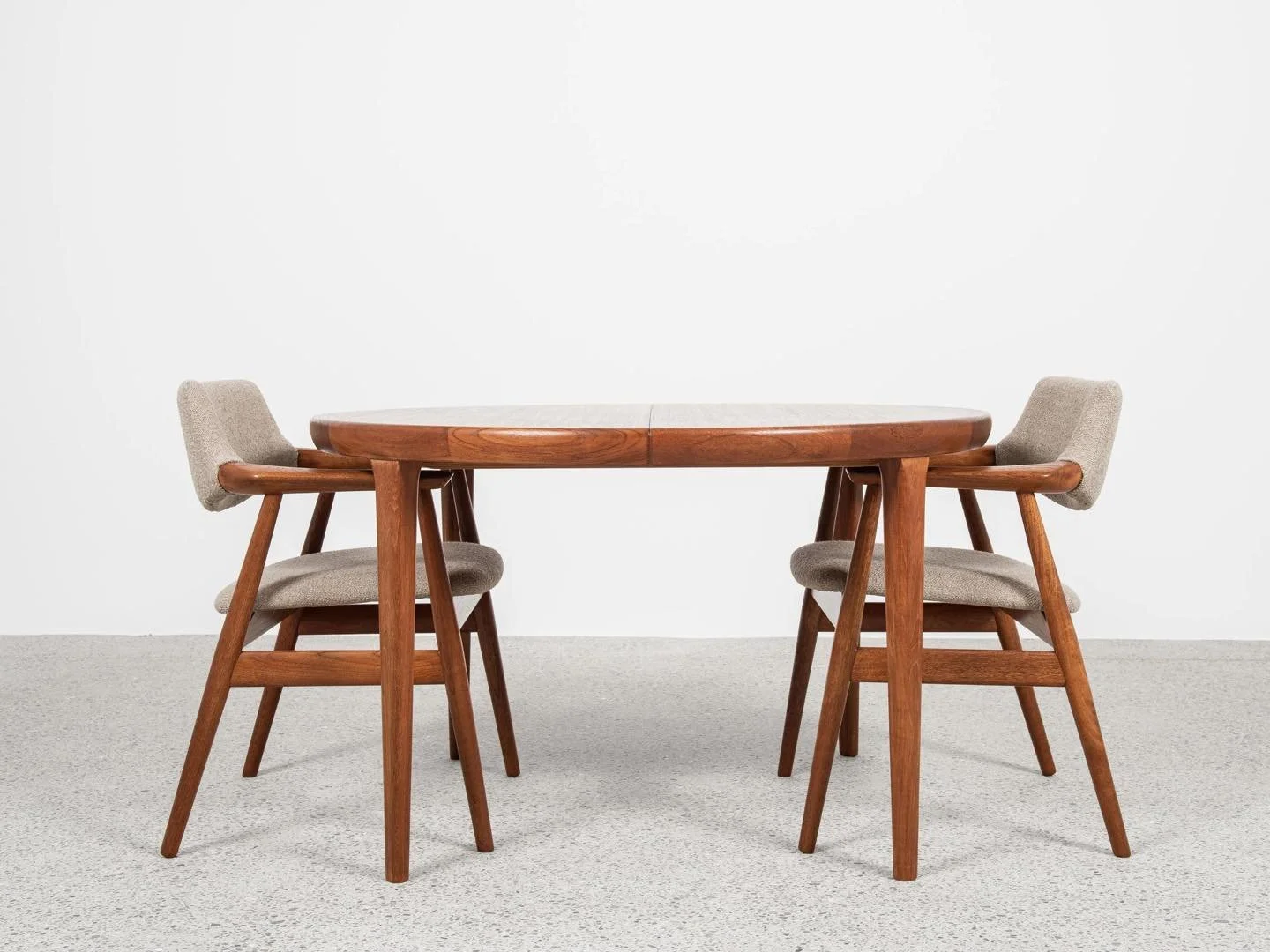 Midcentury Danish round dining table in teak by VV M&oslash;bler 1960s 

This round dining table is manufactured by VV M&oslash;bler in Denmark in the 1960s. There is a logo under the table top. The table has 4 legs. The top is in veneer with solid w
