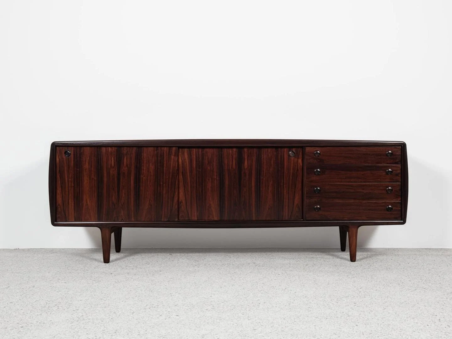 Midcentury XL Danish sideboard in rosewood by HP Hansen 1960s

This XL sideboard is designed and manufactured by HP Hansen in Denmark in the 1960s. It shows good quality manufacturing and materials. There are very beautiful drawings in the wood, espe