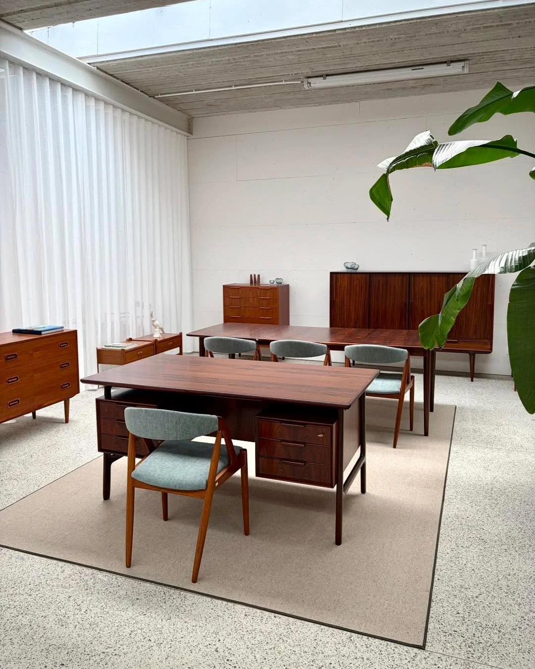 OPEN DOORS

Saturday - 6 June 2026
13H - 17H

Sint-Sebastiaanstraat 51,
2610 Wilrijk (Antwerp), Belgium

Discover our Danish Midcentury design furniture in perfect condition - while enjoying a drink. 

***GIVEAWAY***

Come to our Open Doors event for