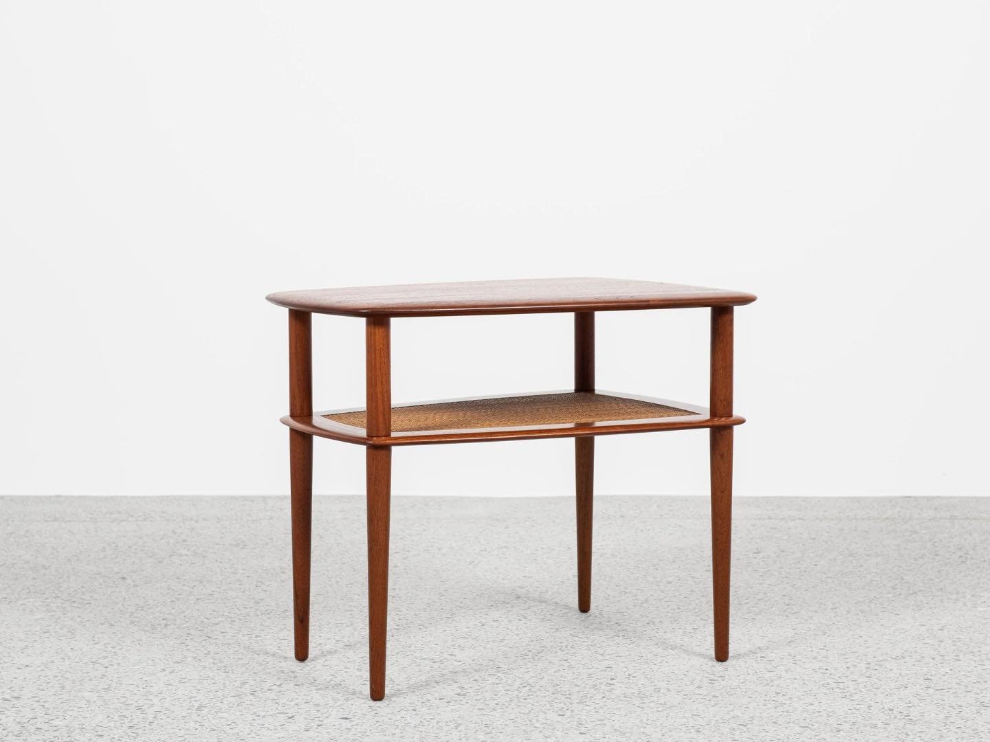 Midcentury Danish Side Table in Teak by Peter Hvidt &amp; Orla M&oslash;lgaard-Nielsen for France &amp; Daverkosen 1960s

This side table is designed by Peter Hvidt &amp; Orla M&oslash;lgaard-Nielsen and manufactured by France &amp; Daverkosen in Den