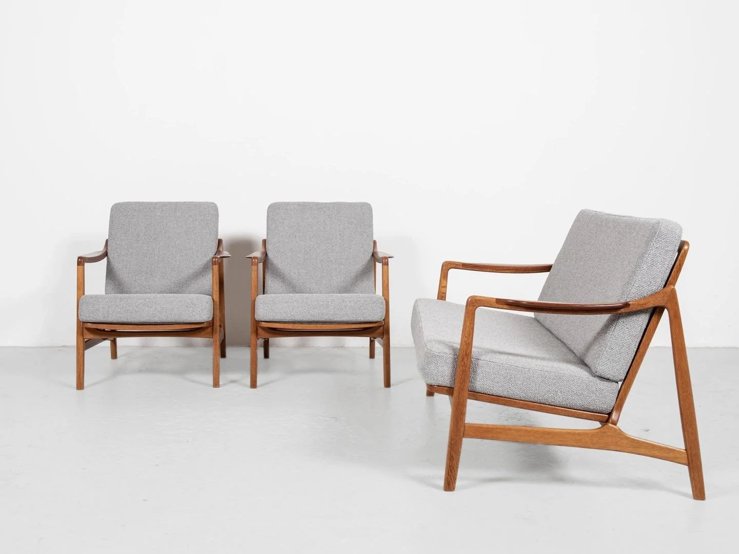 Midcentury Danish sofa set in oak and teak by Tove &amp; Edvard Kindt-Larsen for France &amp; Daverkosen - with new fabric

This original set of 2 easy chairs and a 2-seater sofa is designed by Tove &amp; Edvard Kindt-Larsen and manufactured by Franc