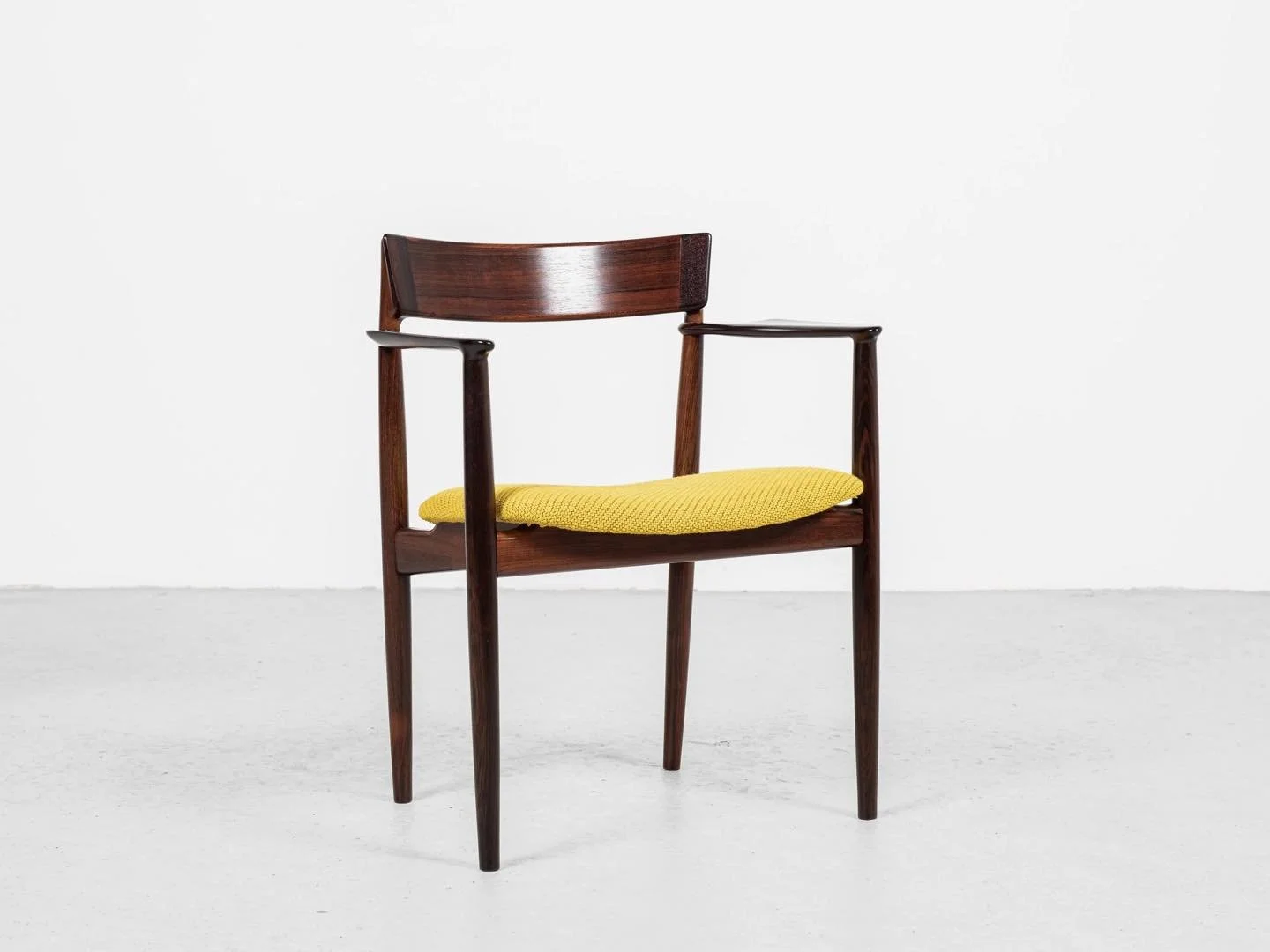 Midcentury Danish chair with armrests in rosewood by Henry Rosengren Hansen for Brande M&oslash;belindustri 1960s

This chair with armrests is designed by Henry Rosengren Hansen and manufactured by Brande M&oslash;belindustri in Denmark in the 1960s.