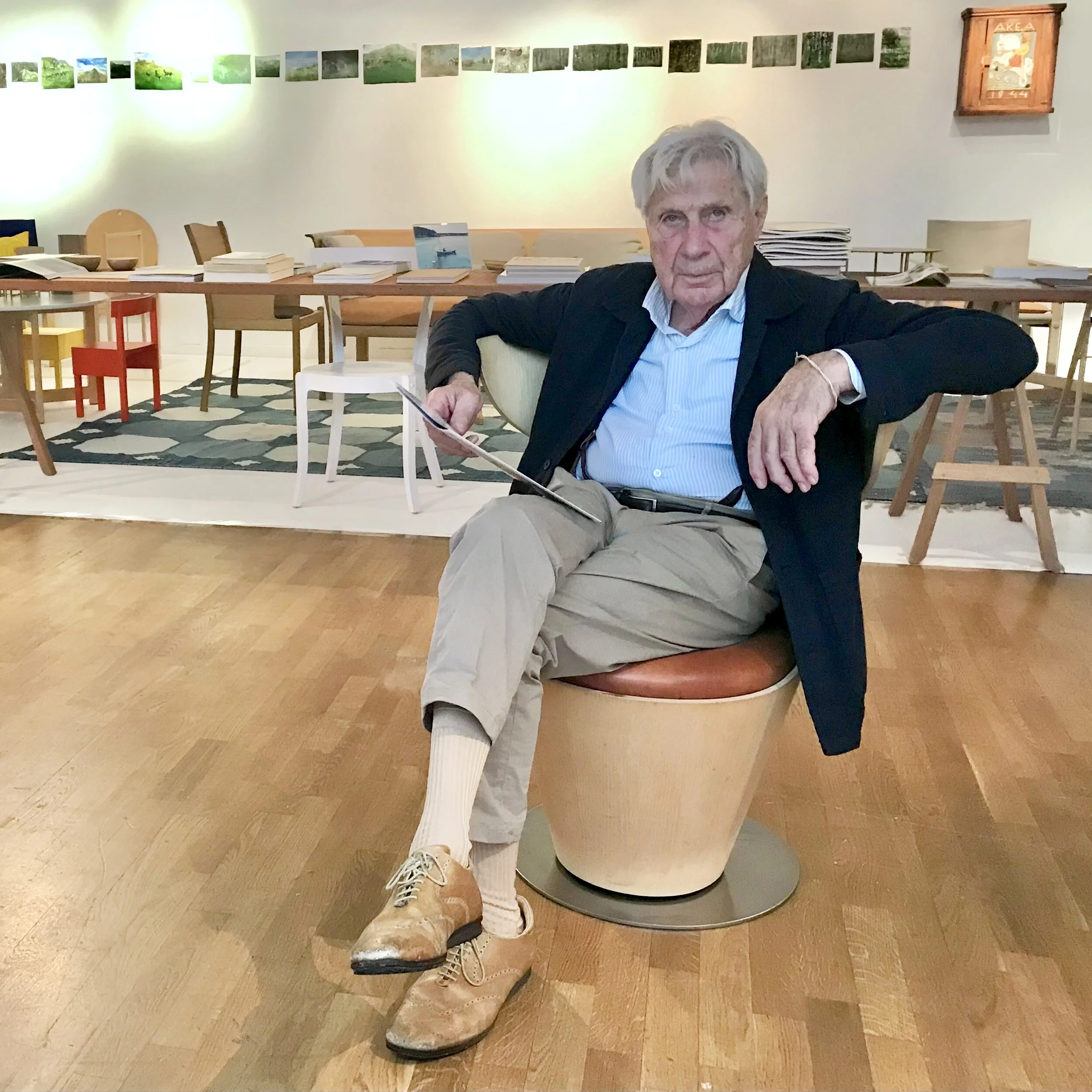 Åke Axelsson - Åtta decennier av möbler, miljöer, hantverk och industri.