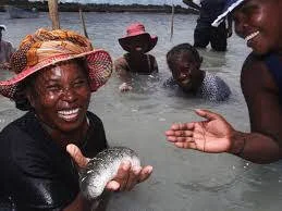 À Madagascar, les petits pêcheurs peinent à écouler leurs produits 