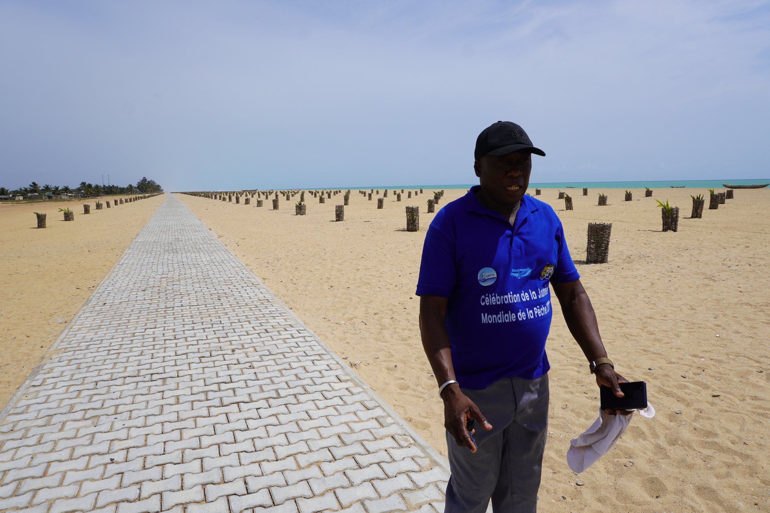  La banque mondiale a financé un projet de protection et la reconstitution de plus de 40 kilomètres de côtes s'étendant du littoral oriental du Togo au littoral occidental du Bénin en Afrique de l'Ouest, nous explique Zephirin Amedome, secrétaire de 