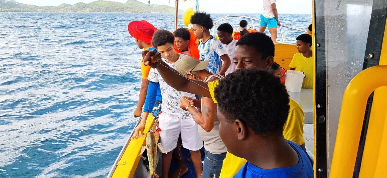 Aux Seychelles, les communautés de pêche artisanale misent sur la formation des femmes et de la jeunesse pour relancer le secteur