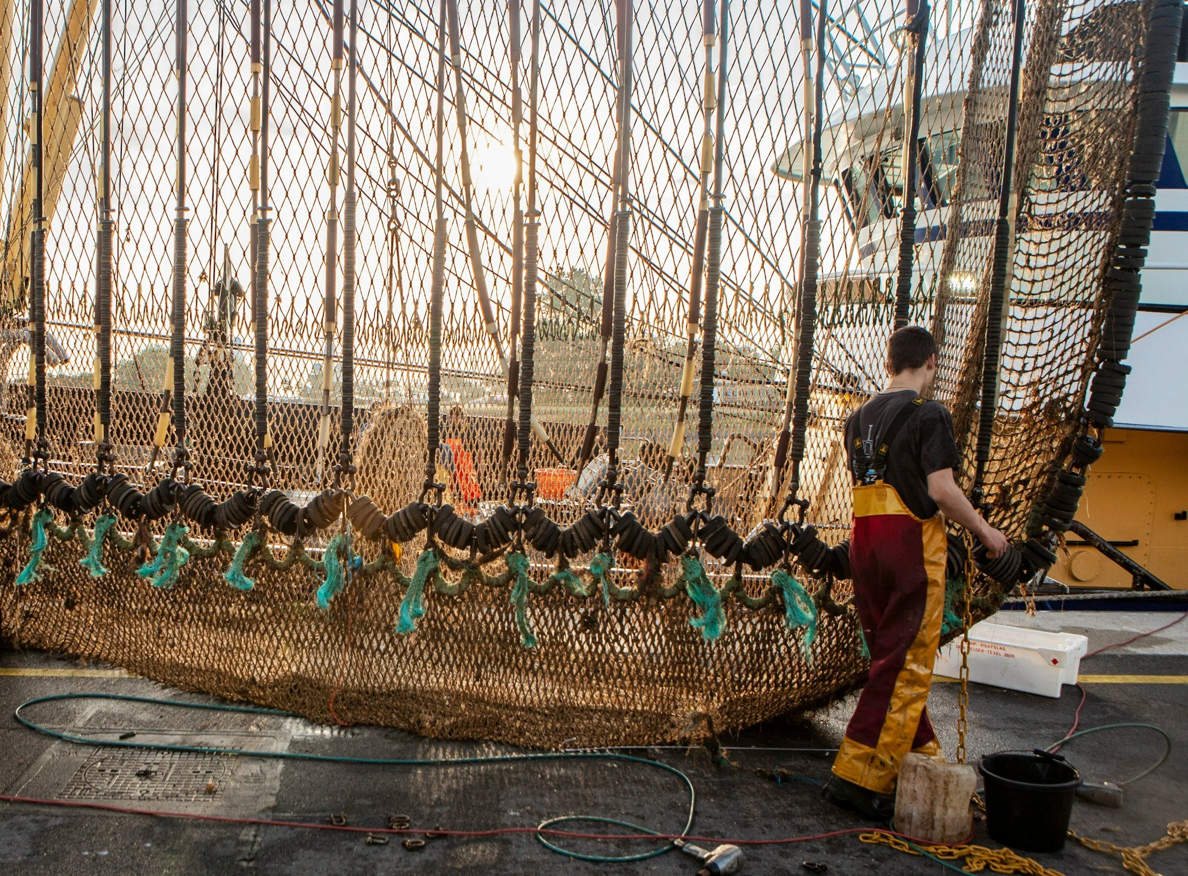 L’Union européenne peut-elle moderniser sa flotte de pêche sans accroître la pression de pêche ? Quels enjeux pour la pêche lointaine européenne en Afrique ?