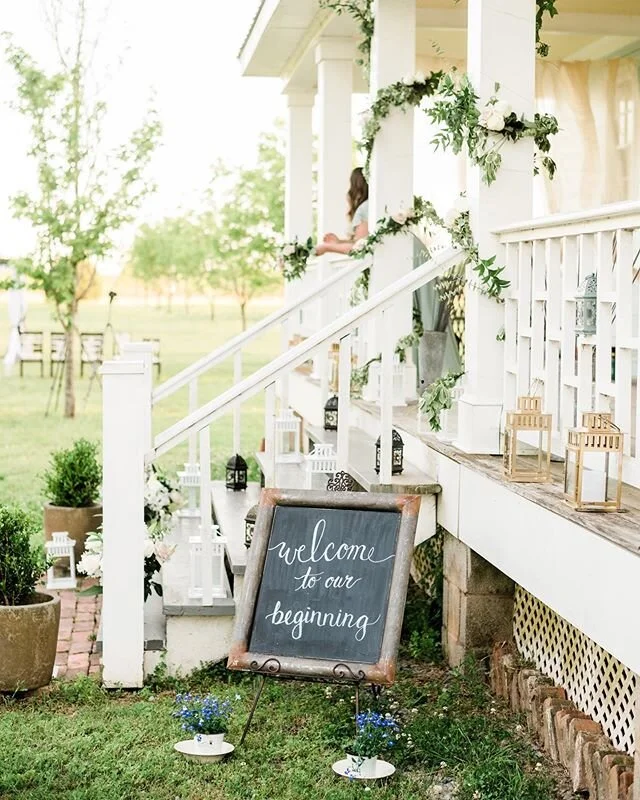 Wedding weekends are back in motion (for the most part) and I couldn&rsquo;t be more excited! Sweet summer ceremonies are just the best. How cute is this entry way to Faith + Matt&rsquo;s wedding?