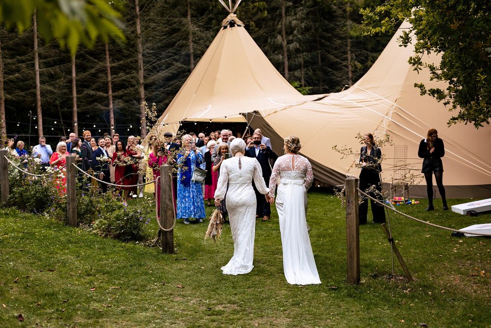 Festival-wedding-in-the-woods-at-Evenley-Wood-Garden