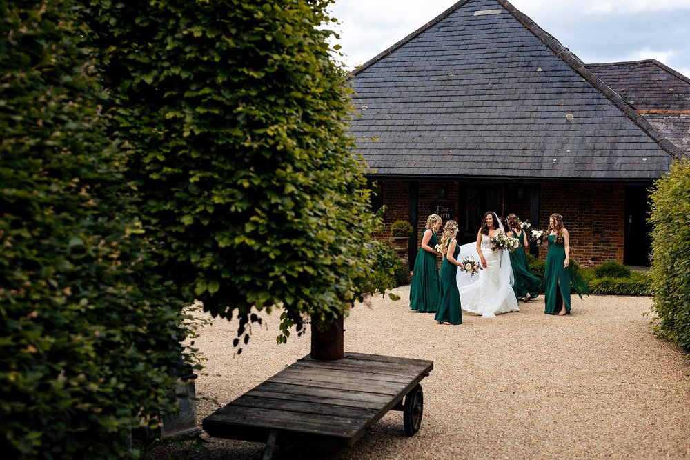 bury-court-barn-wedding-photography_0016.jpg